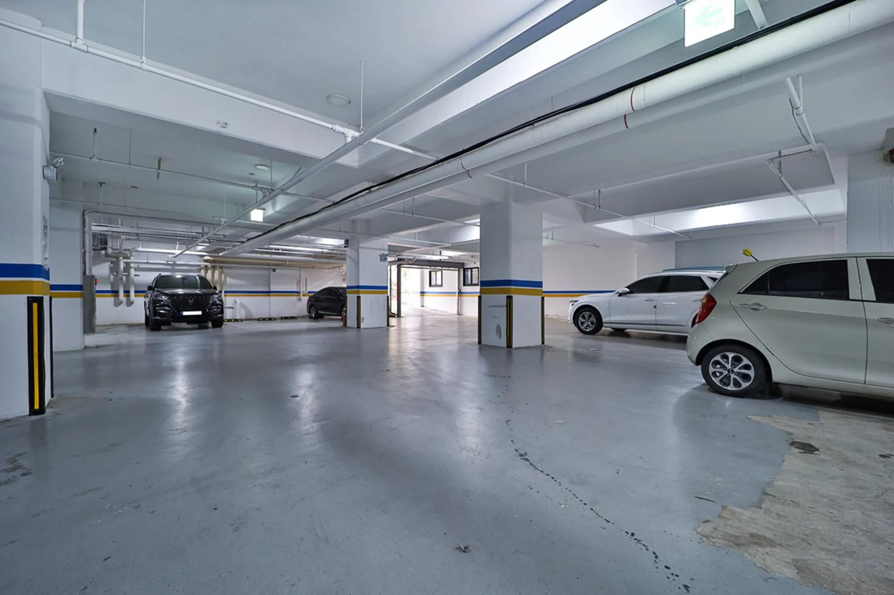 Parking in Gimhae City Hotel