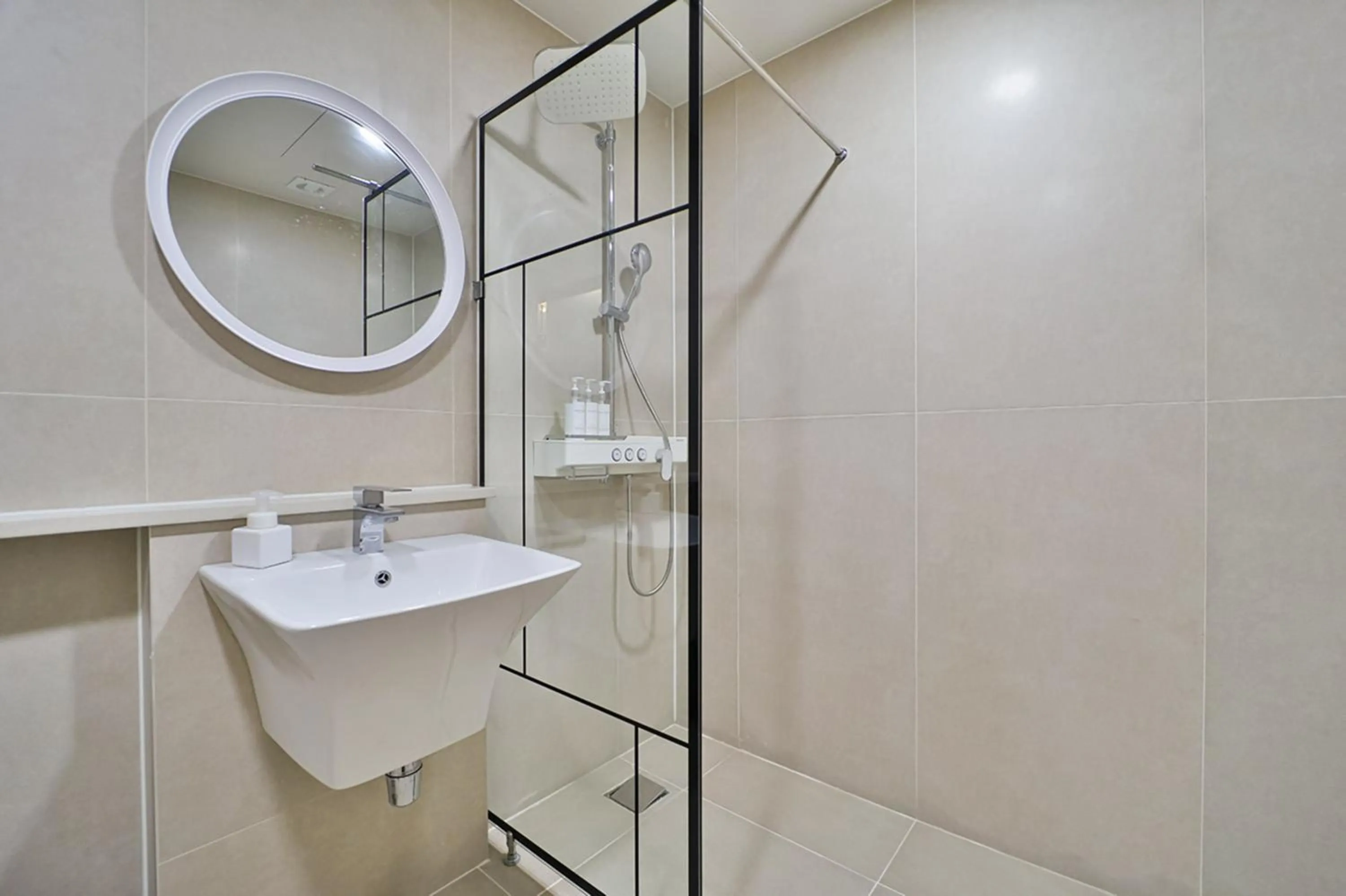 Bathroom in Gimhae City Hotel