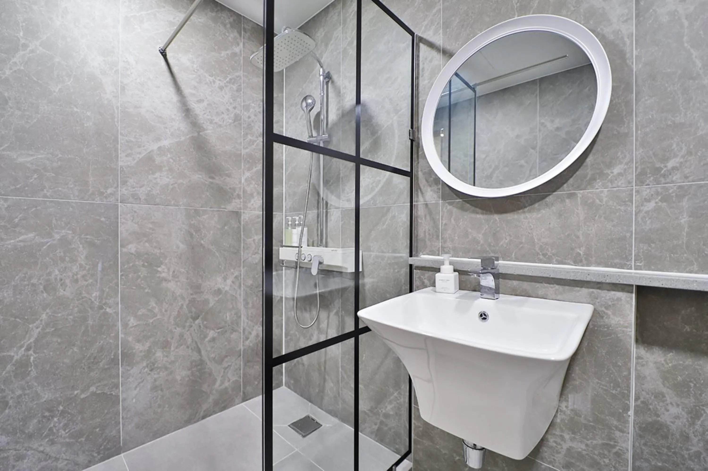 Bathroom in Gimhae City Hotel