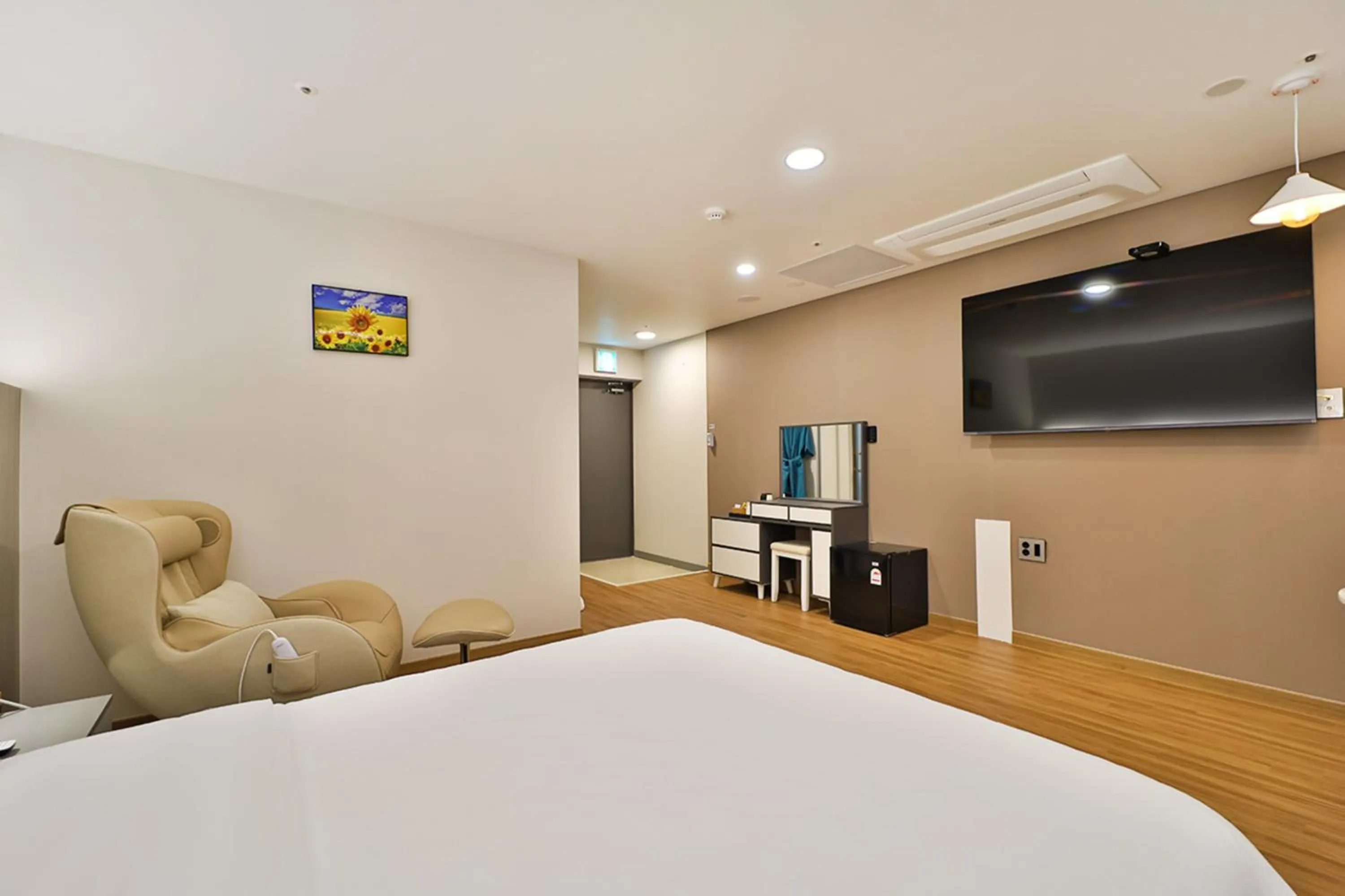 Bed in Gimhae City Hotel