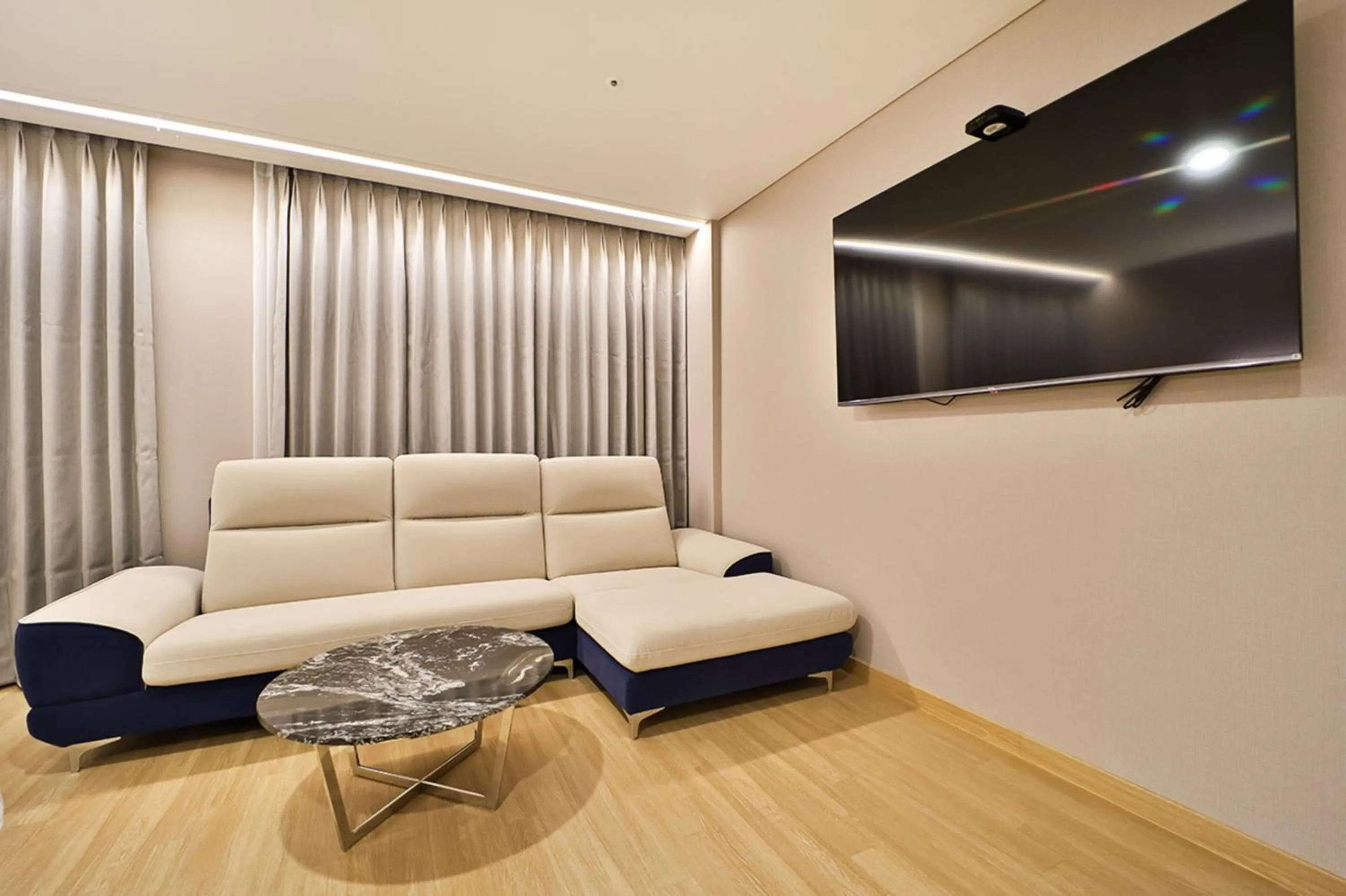 Living room in Gimhae City Hotel