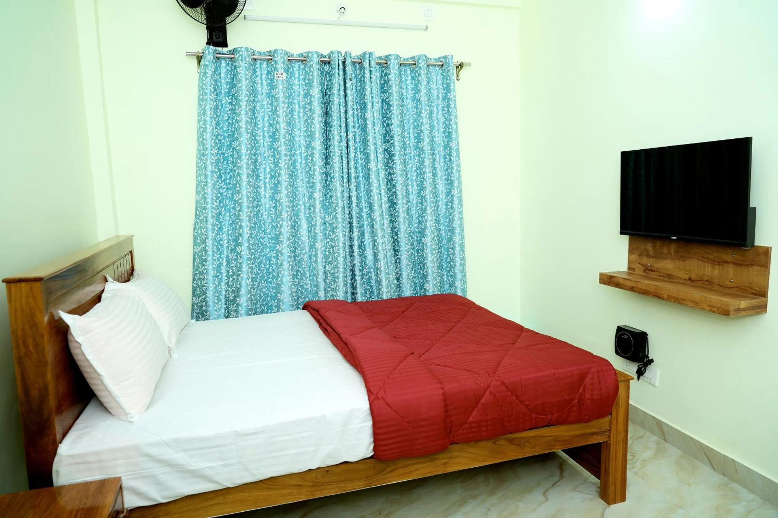 Communal lounge/ TV room, Bed in HILL PALACE RESIDENCY COORG