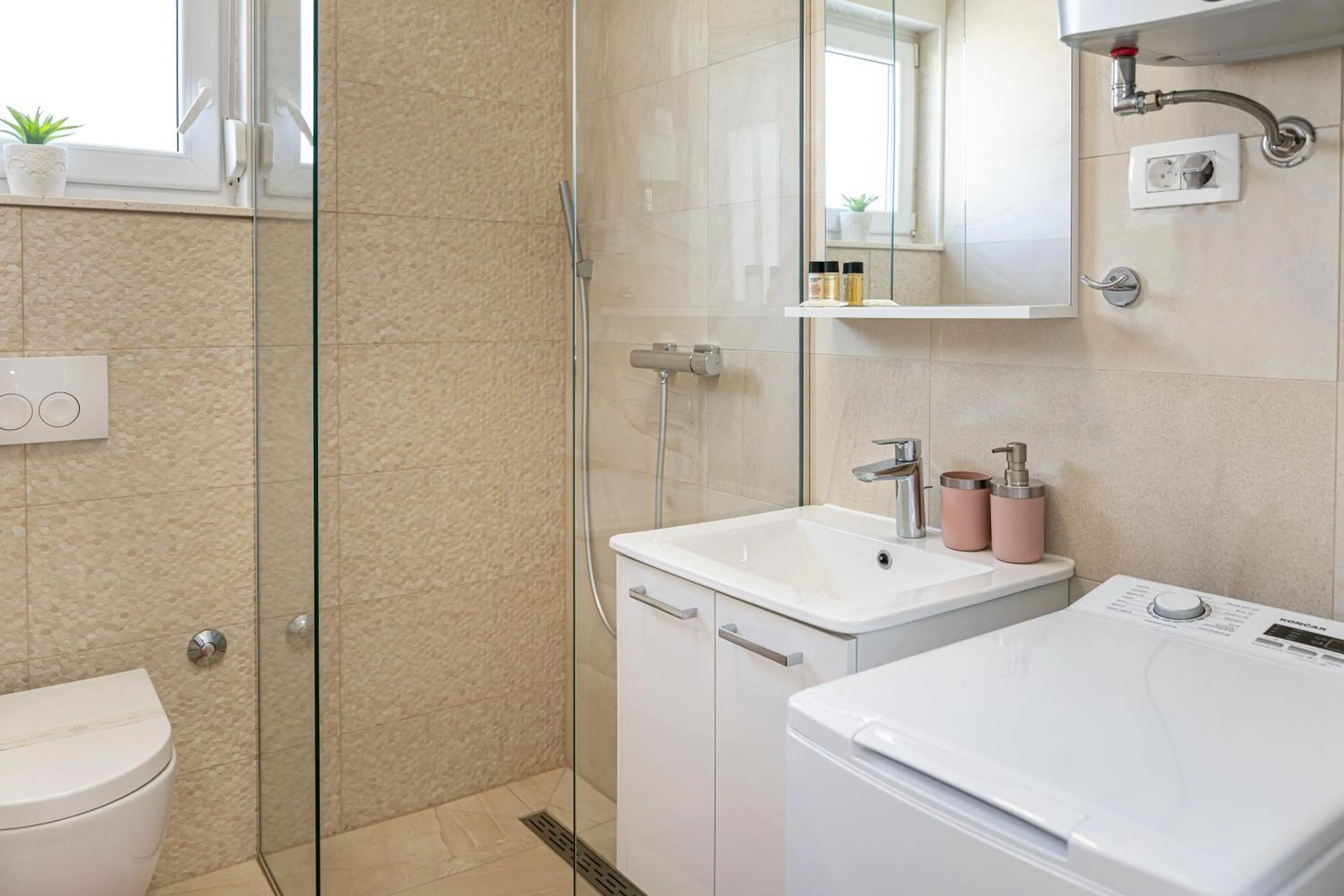 Shower in Villa Corcovado Deluxe Apartments with Heated Pool