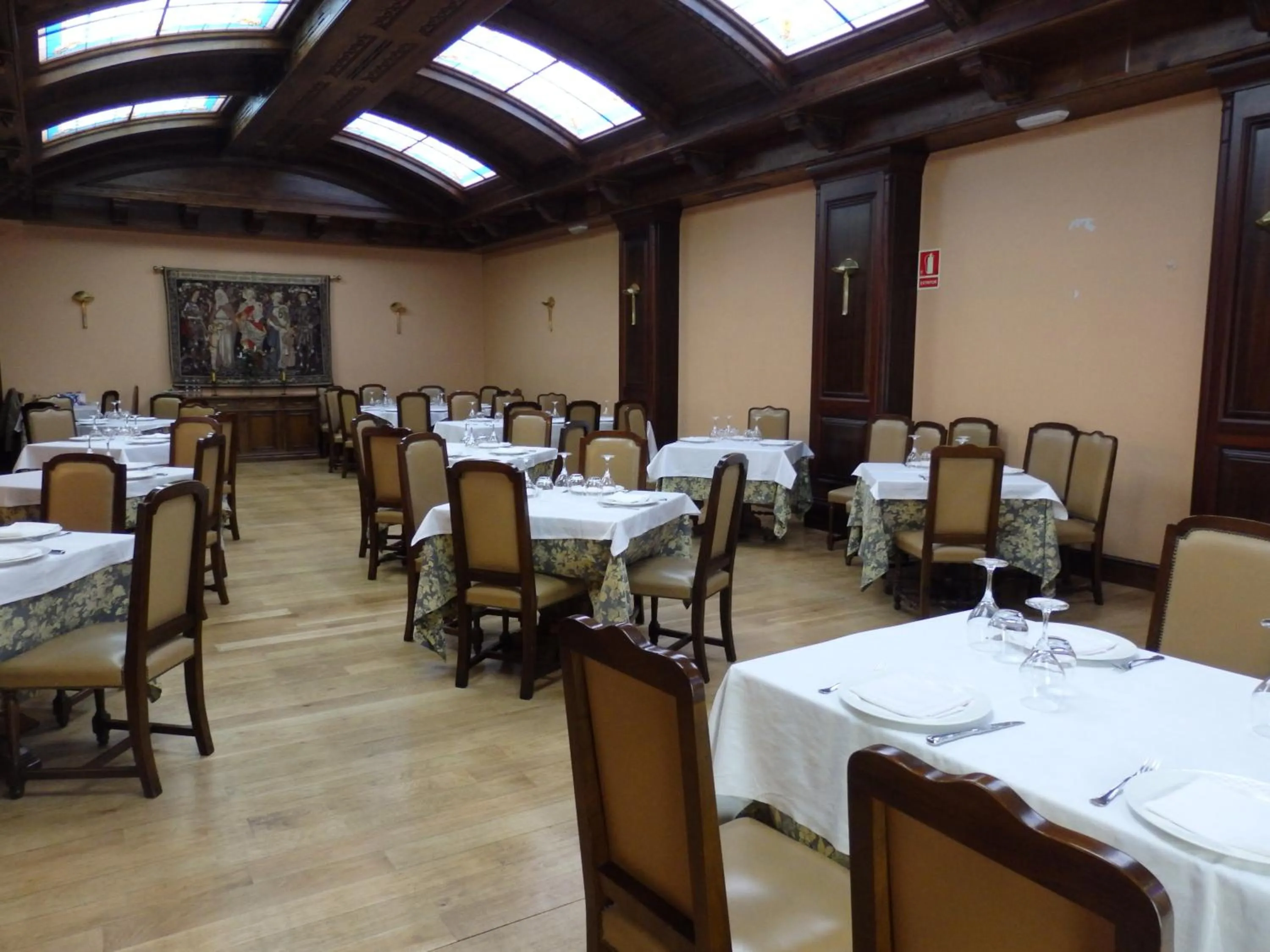 Restaurant/places to eat in Hotel Aranda