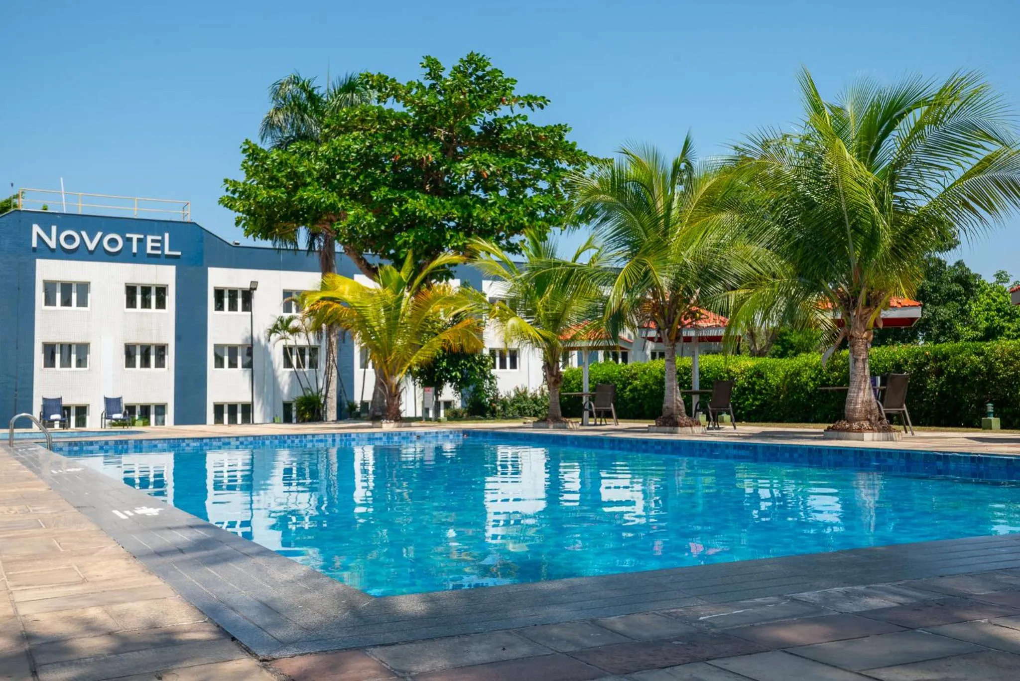 Swimming pool in Novotel Manaus