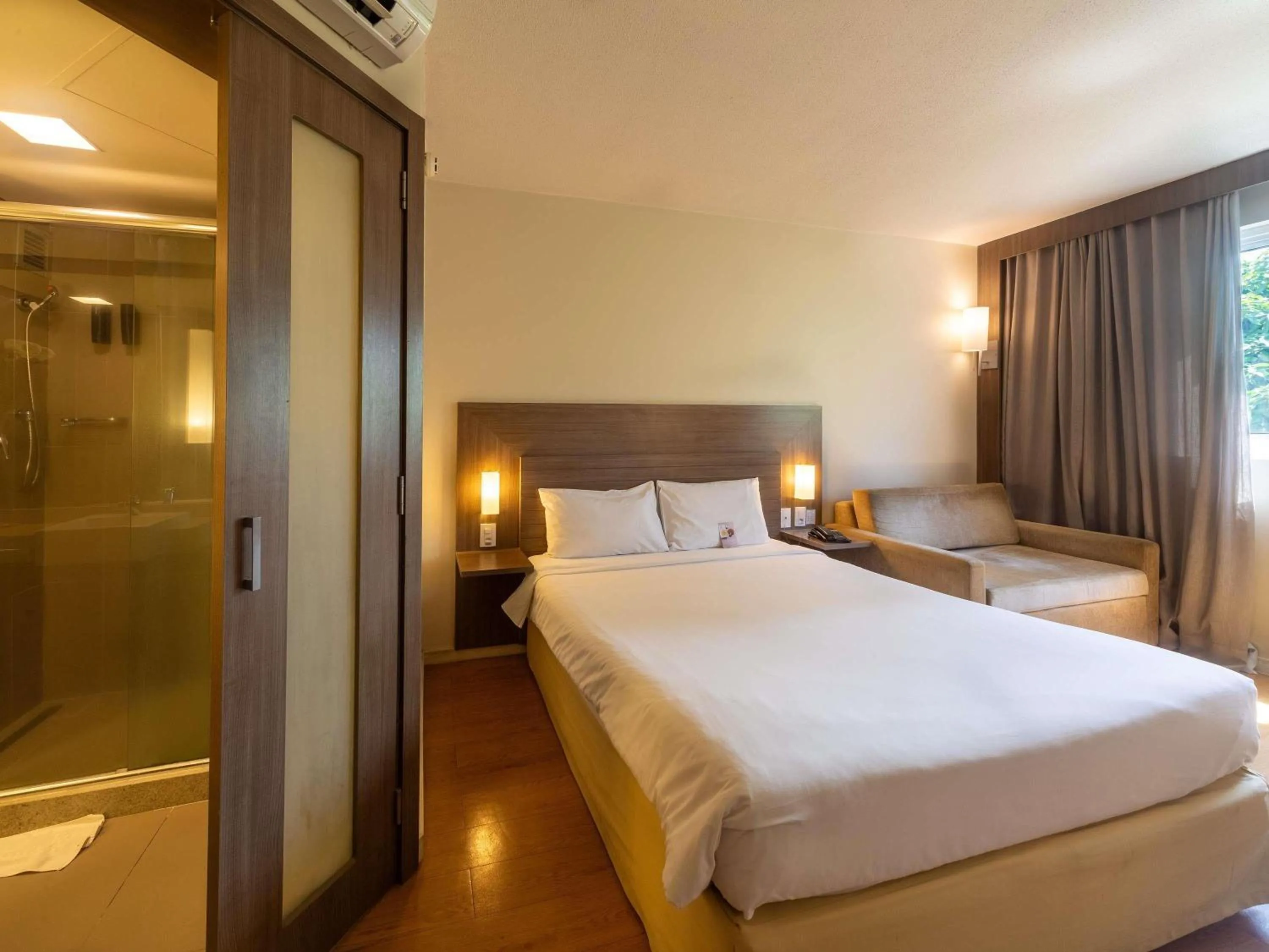 Bedroom, Bed in Novotel Manaus