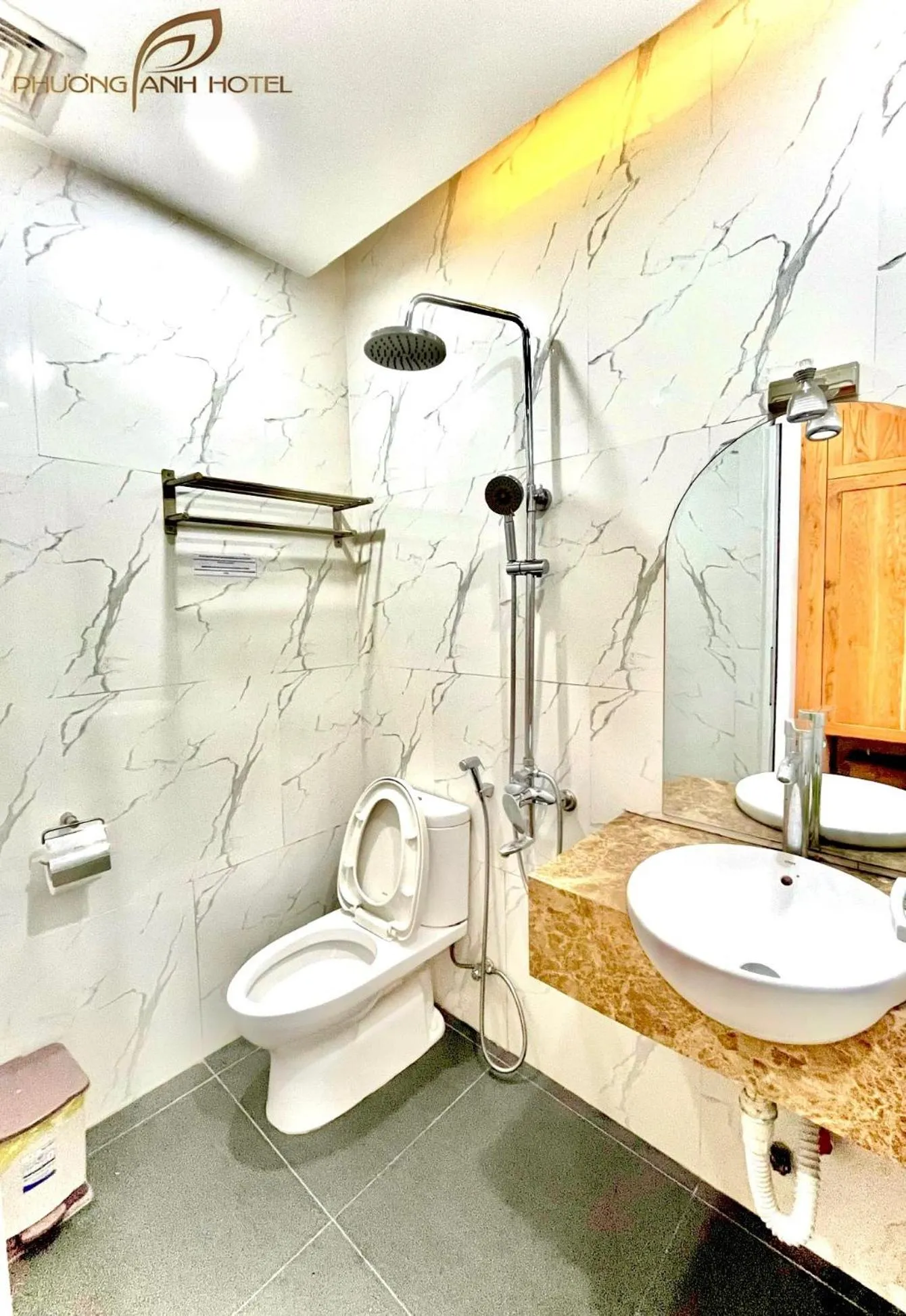 Shower in Phương Anh Valley Hotel