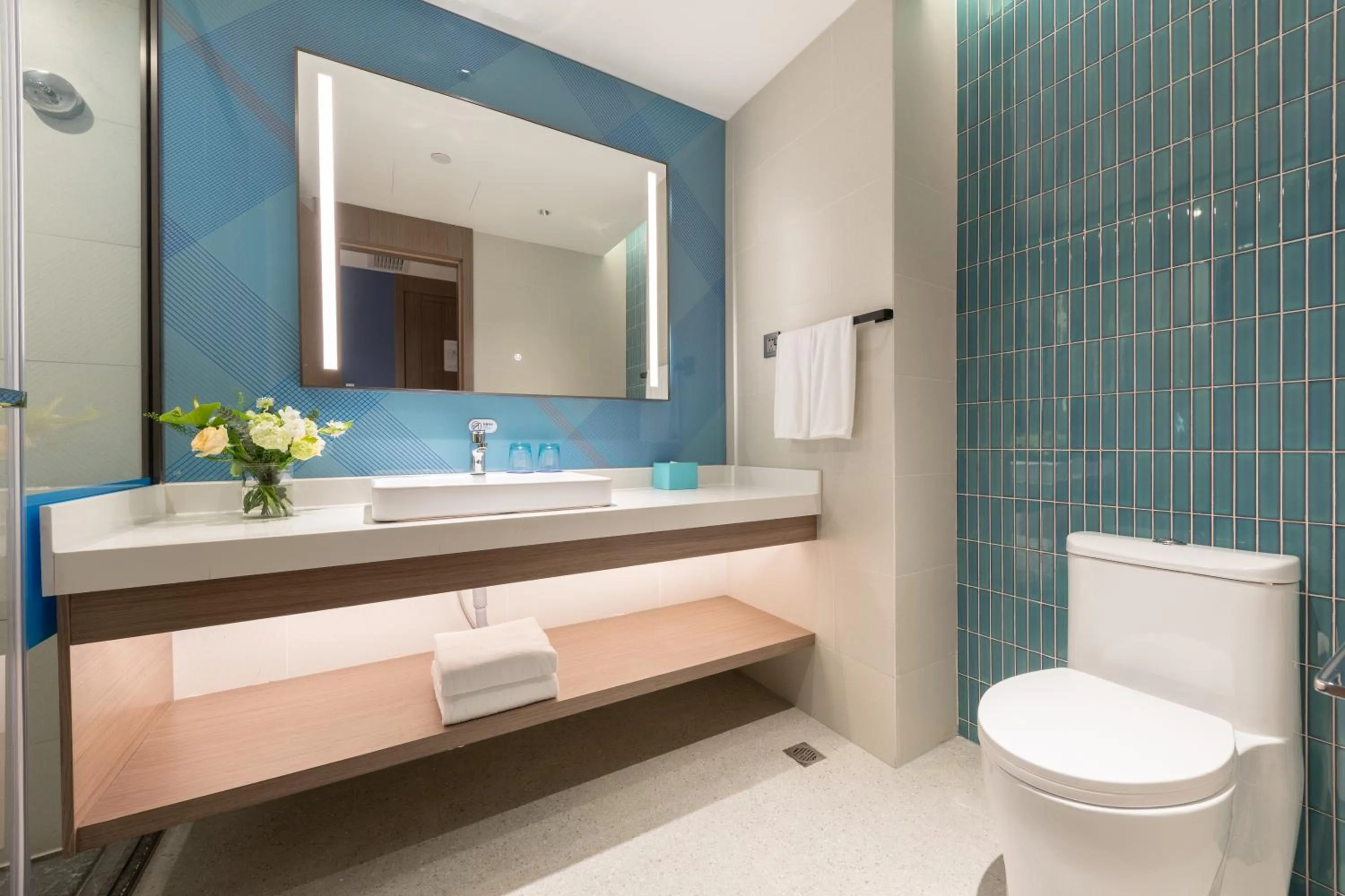 Toilet in Holiday Inn Express Changfeng Park