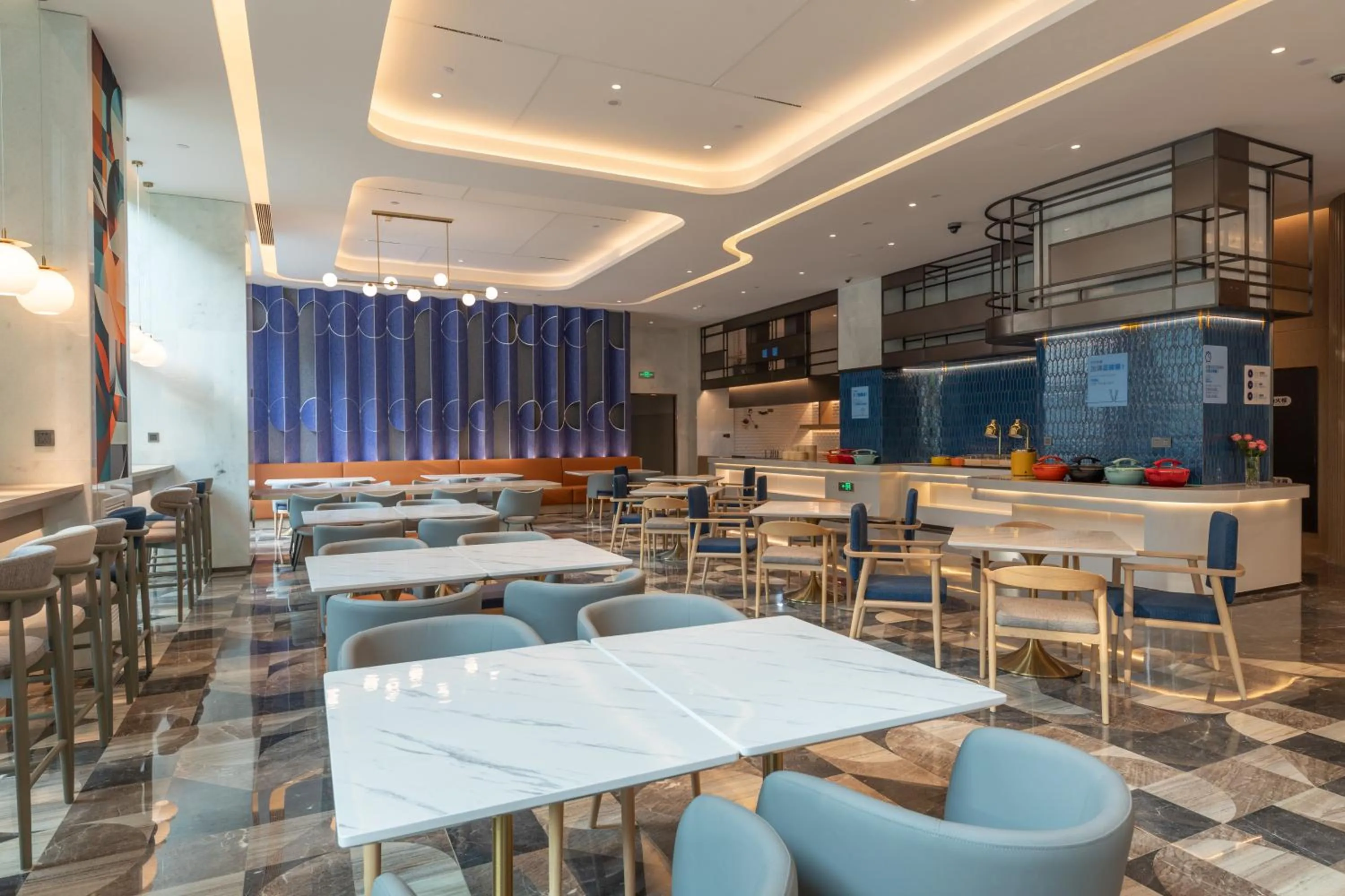 Restaurant/places to eat in Holiday Inn Express Changfeng Park