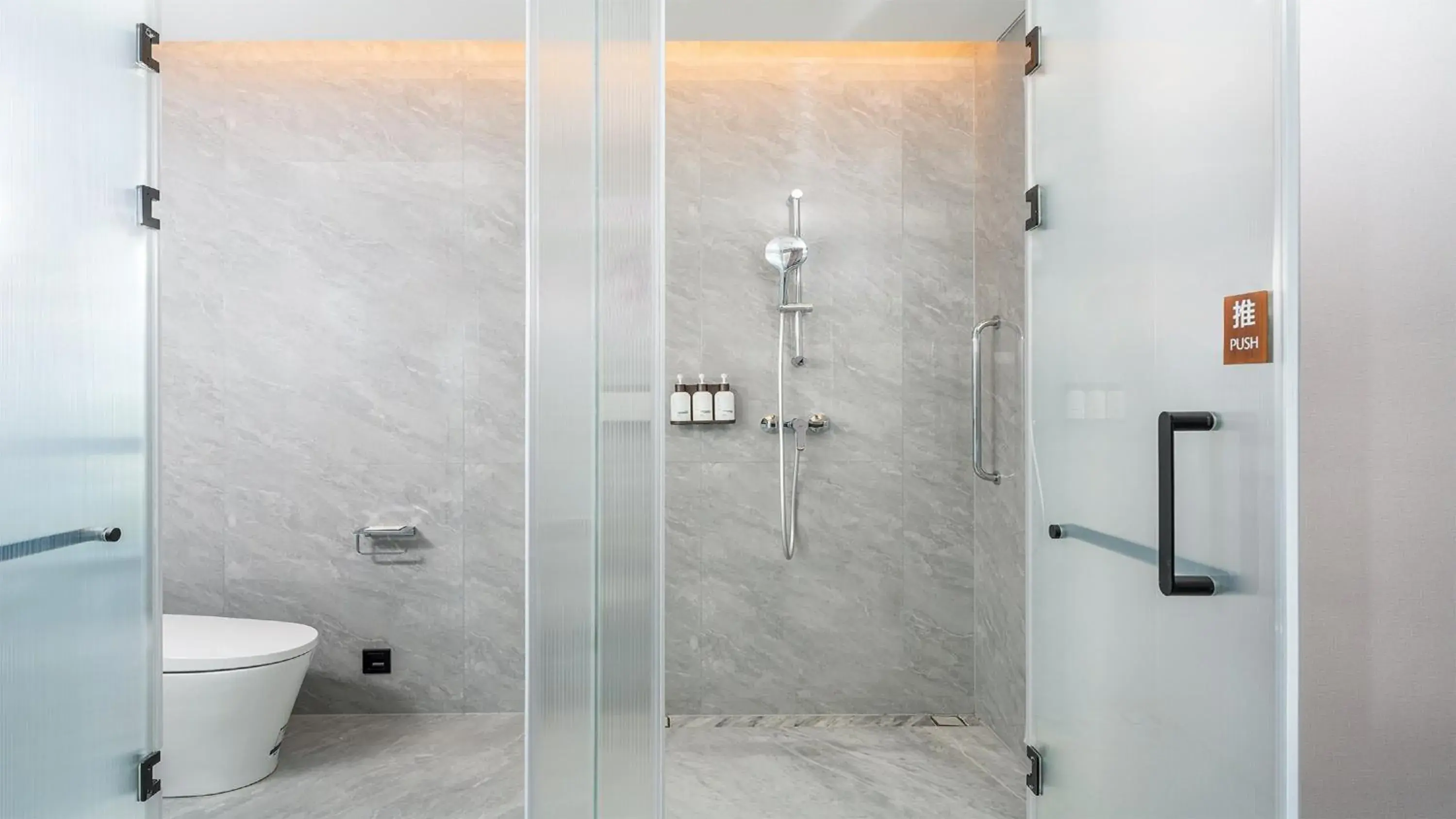 Standard Double Room with Two Double Beds in EVEN Hotel Yinchuan Yuehai by IHG Standard Double Room with Two Double Beds in EVEN Hotel Yinchuan Yuehai by IHG