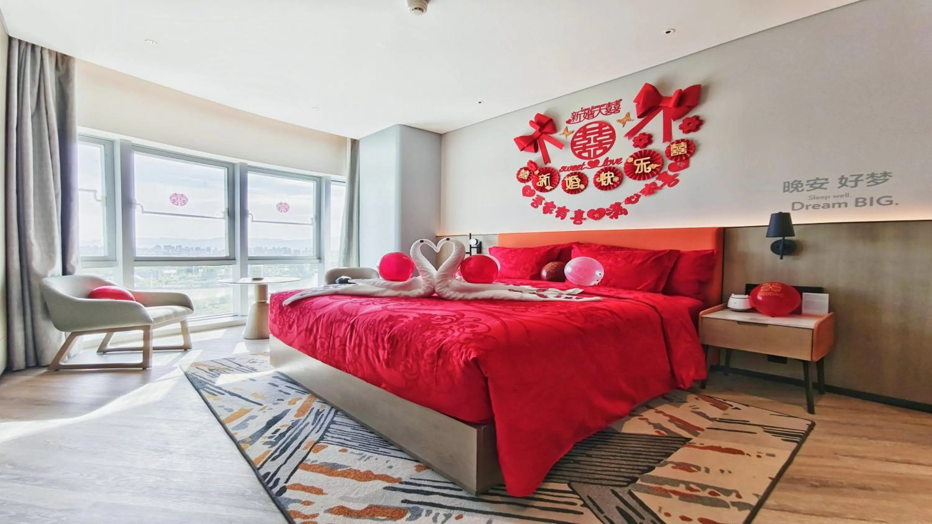 Photo of the whole room, Bed in EVEN Hotel Yinchuan Yuehai by IHG