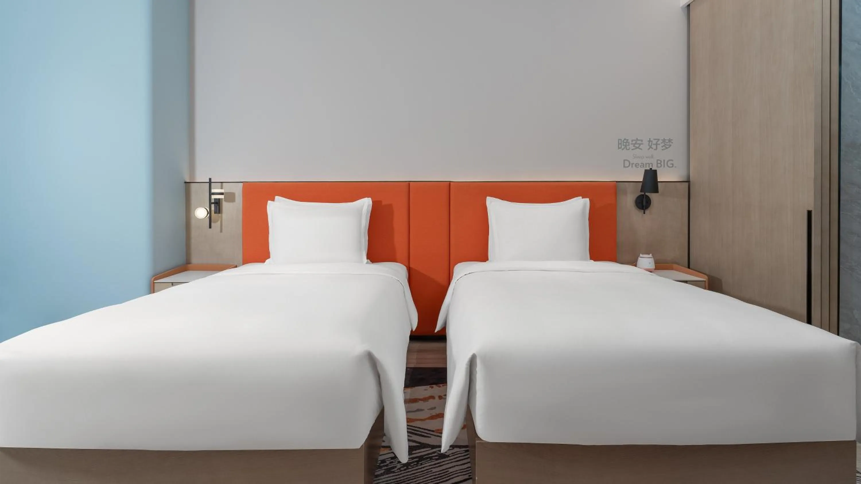 Photo of the whole room, Bed in EVEN Hotel Yinchuan Yuehai by IHG