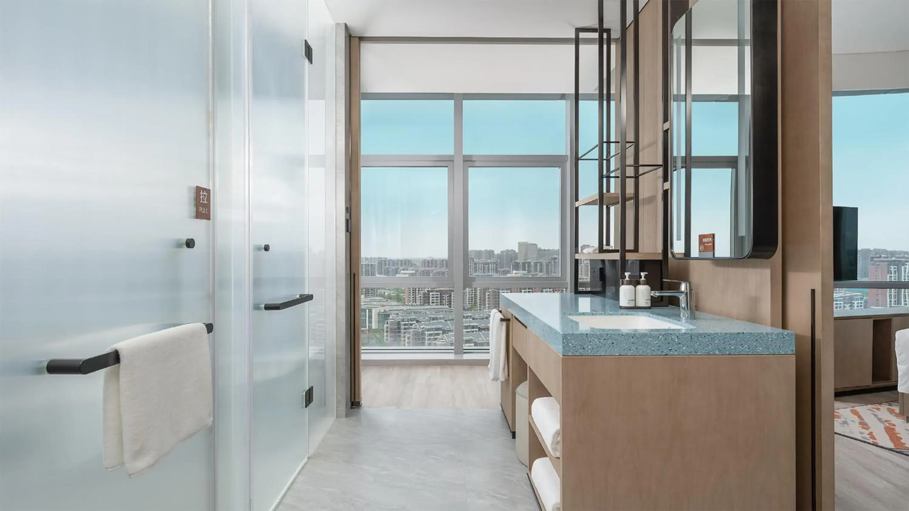 Premium King Room in EVEN Hotel Yinchuan Yuehai by IHG Premium King Room in EVEN Hotel Yinchuan Yuehai by IHG