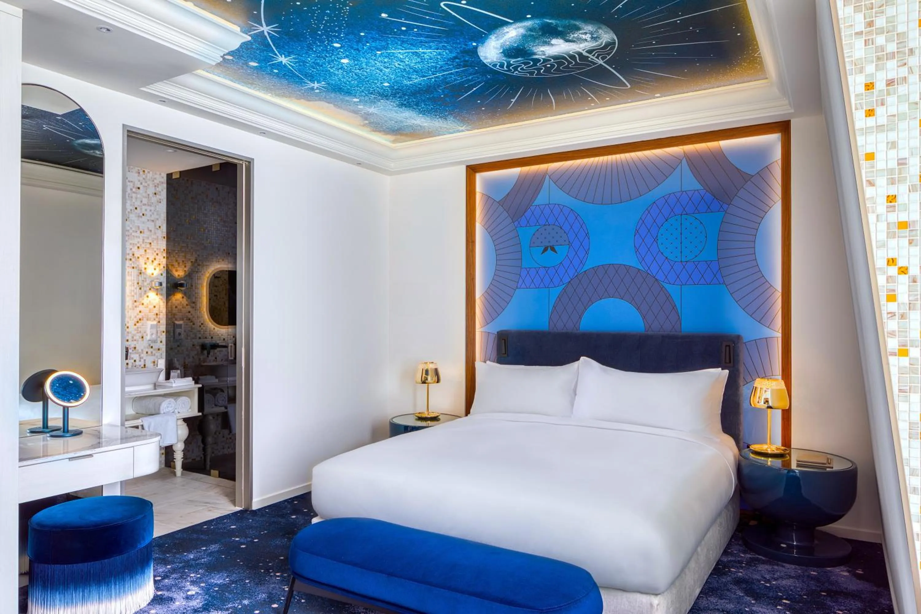 Bed in Kimpton BEM Budapest by IHG