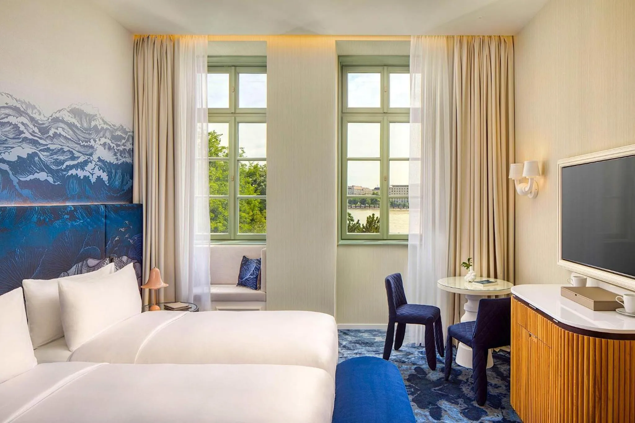 Photo of the whole room, Bed in Kimpton BEM Budapest by IHG