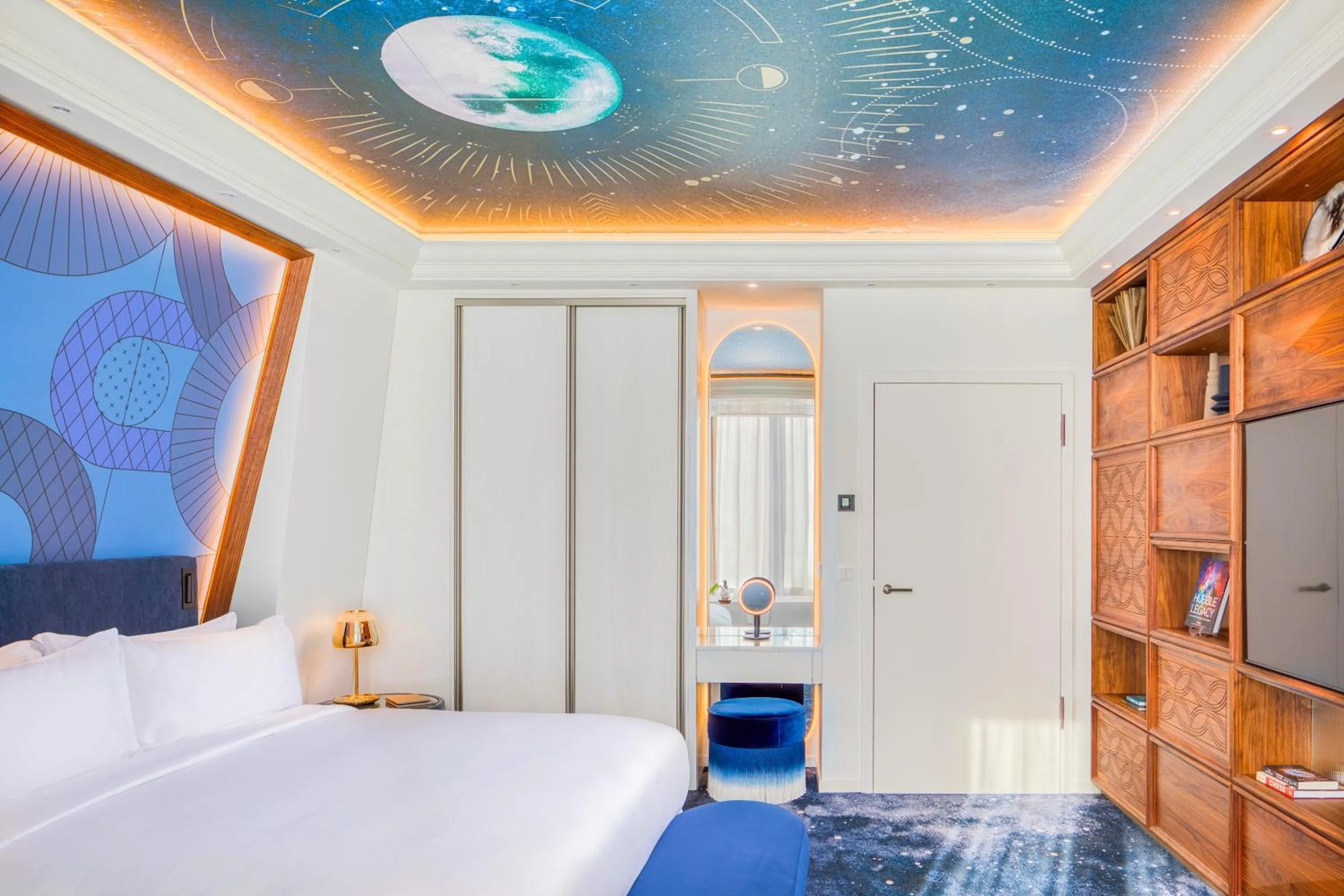 Bed in Kimpton BEM Budapest by IHG