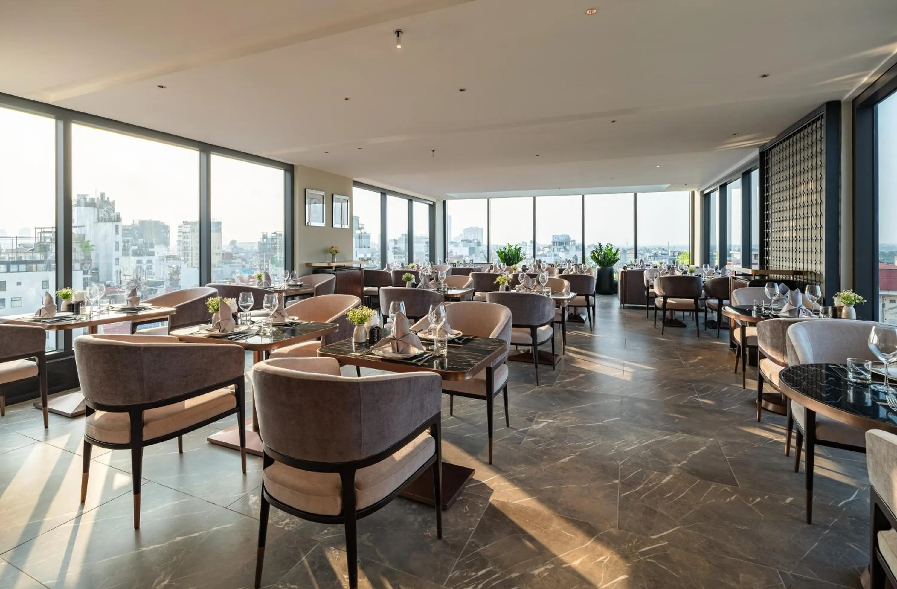 Restaurant/places to eat in CLASSYC Hotel