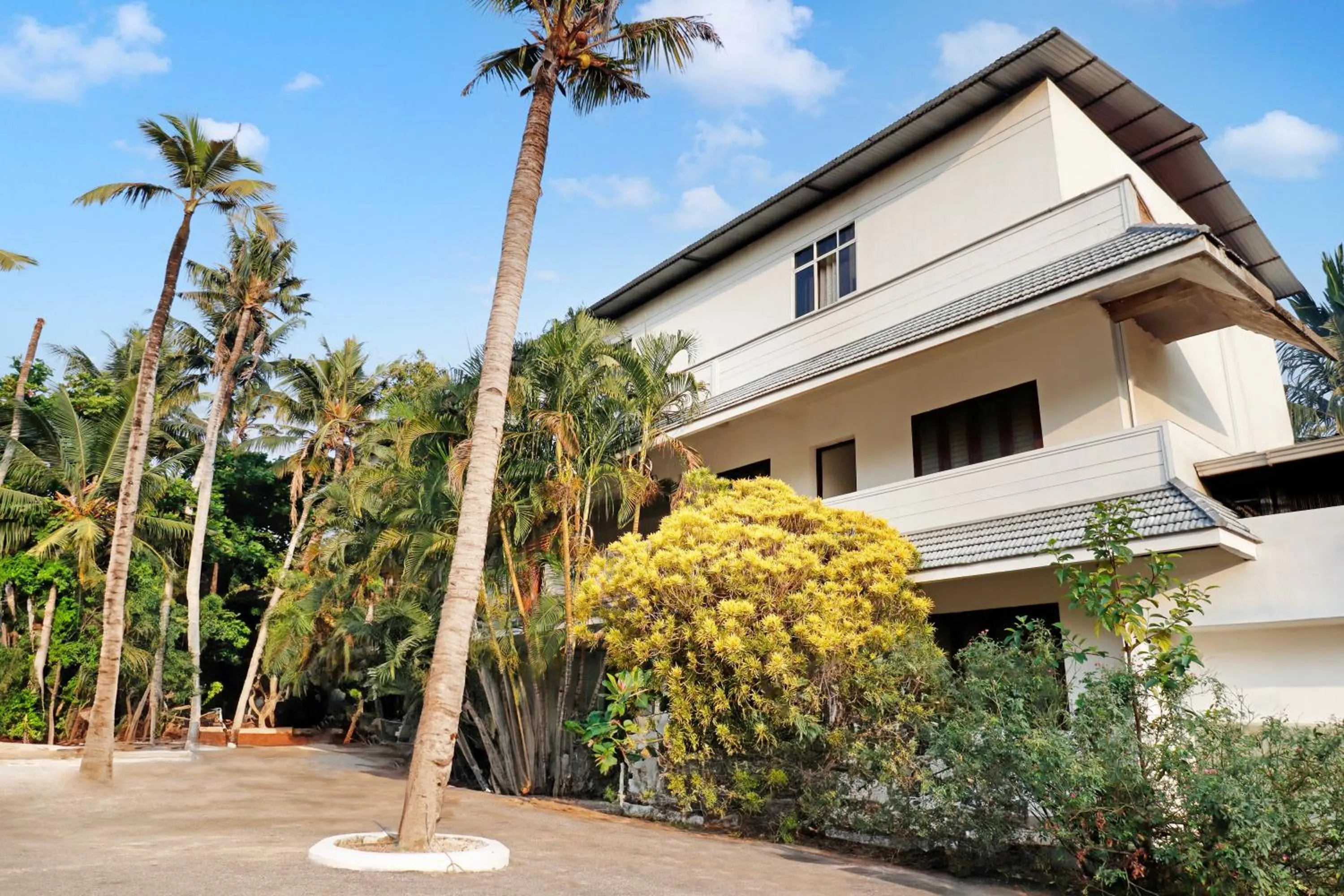 Facade/entrance in Super Hotel O Kazhakoottam Near AL SAJ Convention Centre