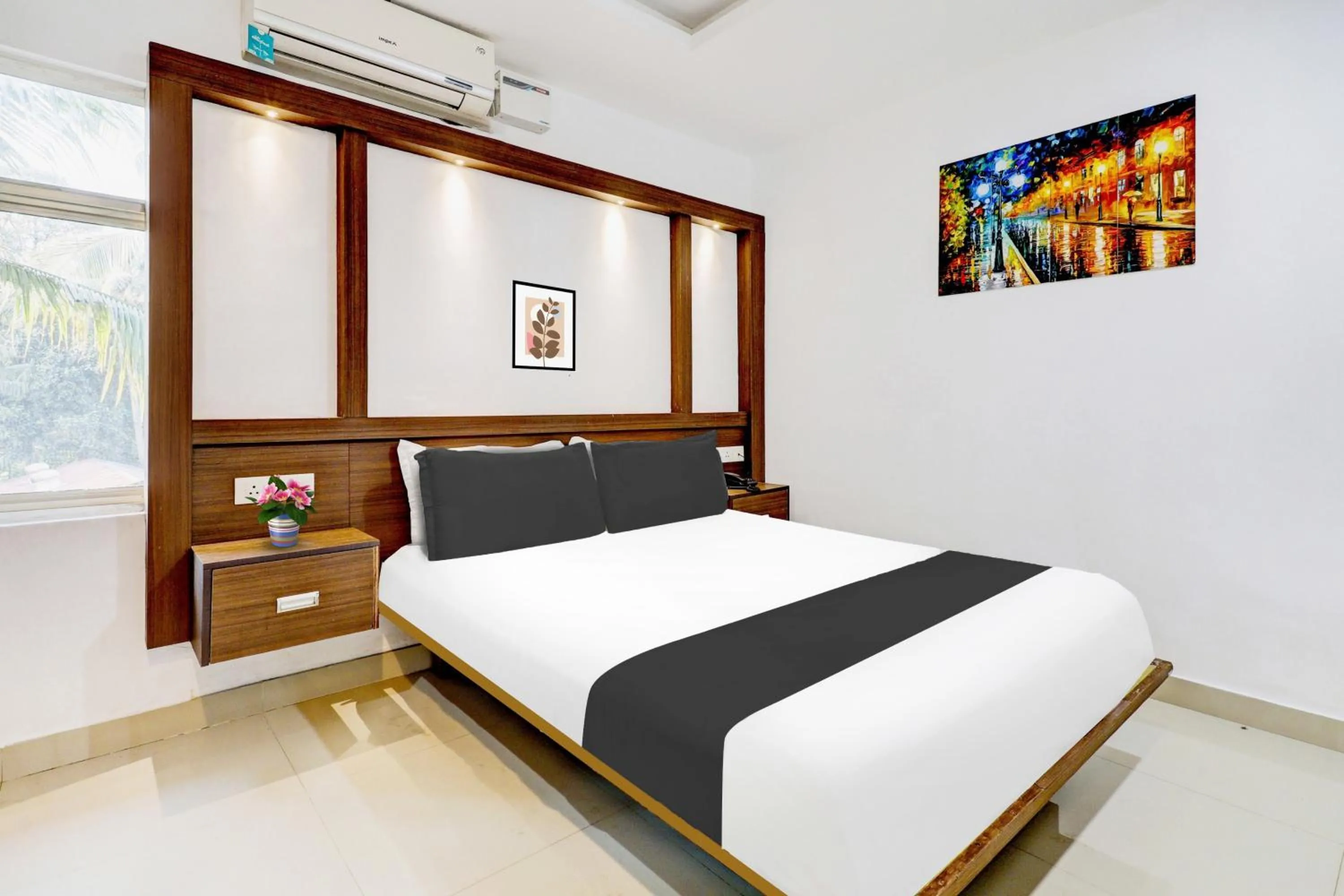 Bedroom, Bed in Super Hotel O Kazhakoottam Near AL SAJ Convention Centre