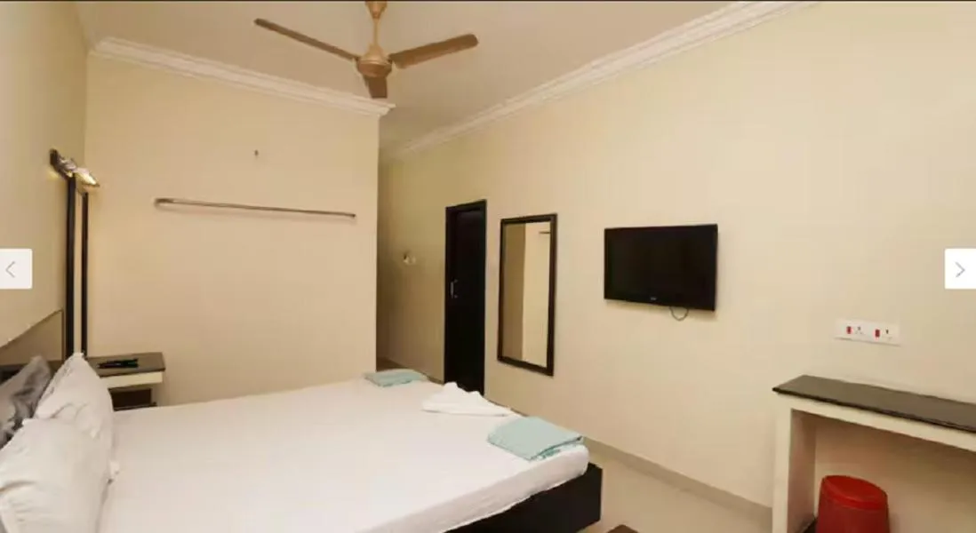 Bed in HOTEL BHARANI