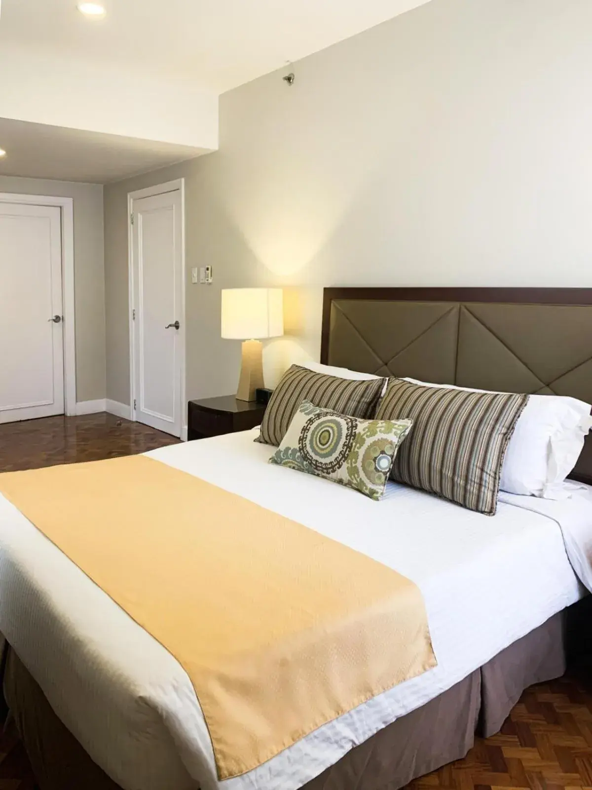 Suite in The Residences Olympia Suite in The Residences Olympia