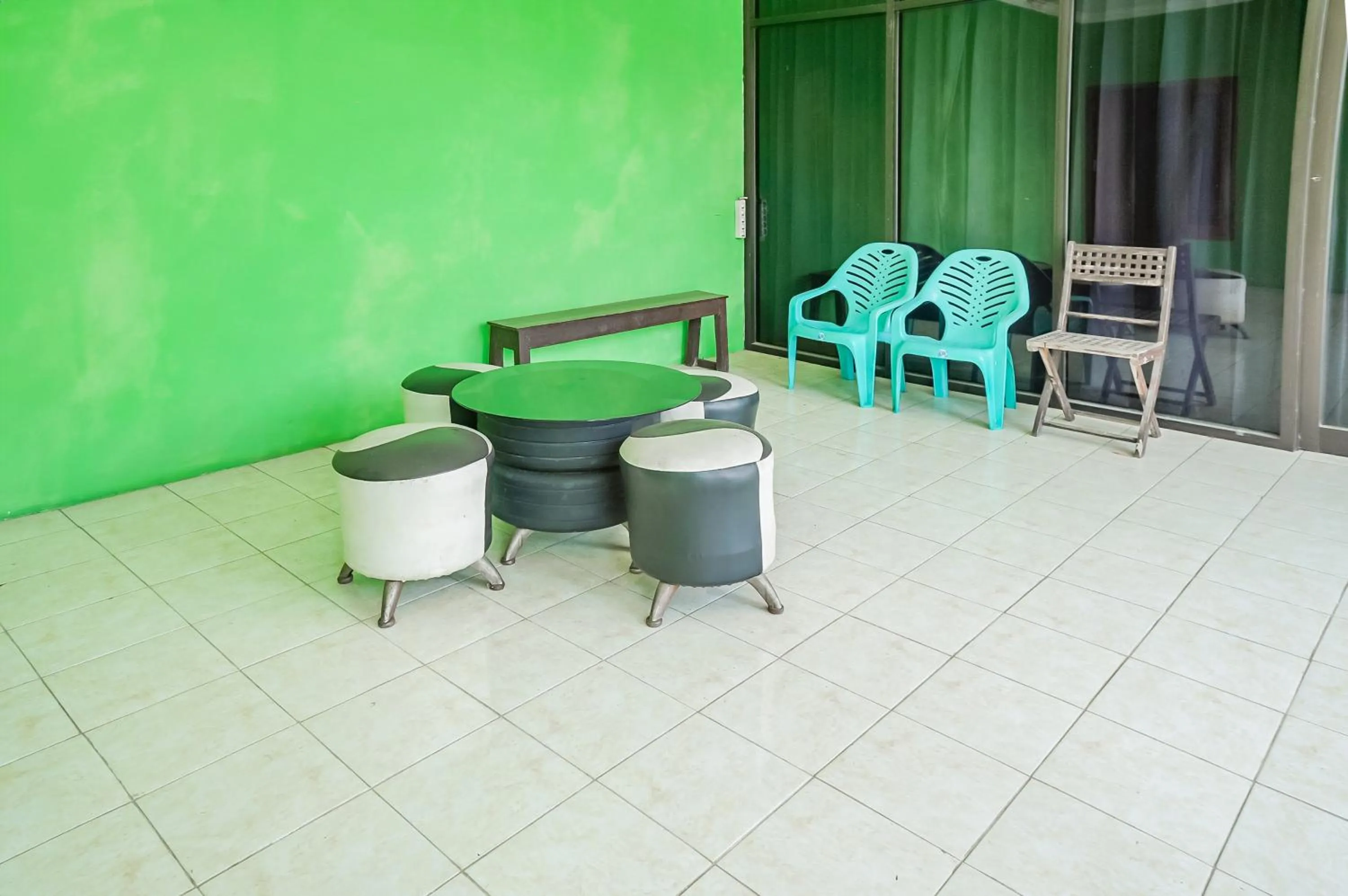 Lobby or reception in Hotel O Wunut Homestay Syariah