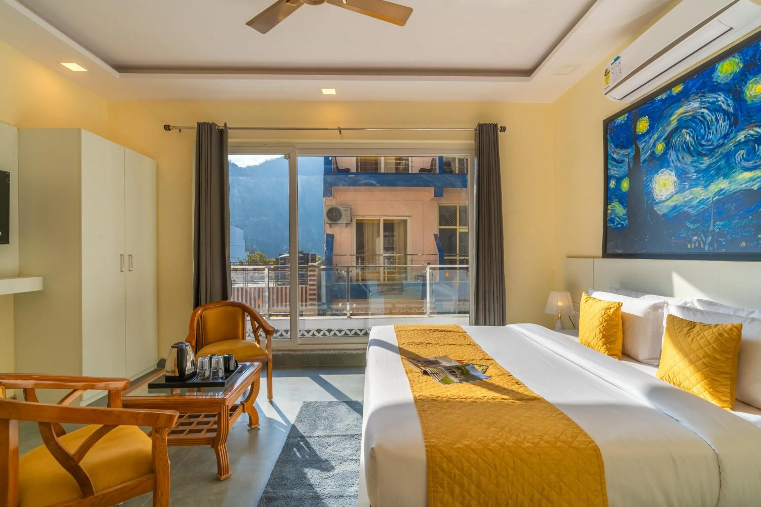 Photo of the whole room, Bed in The Social Stays Rishikesh