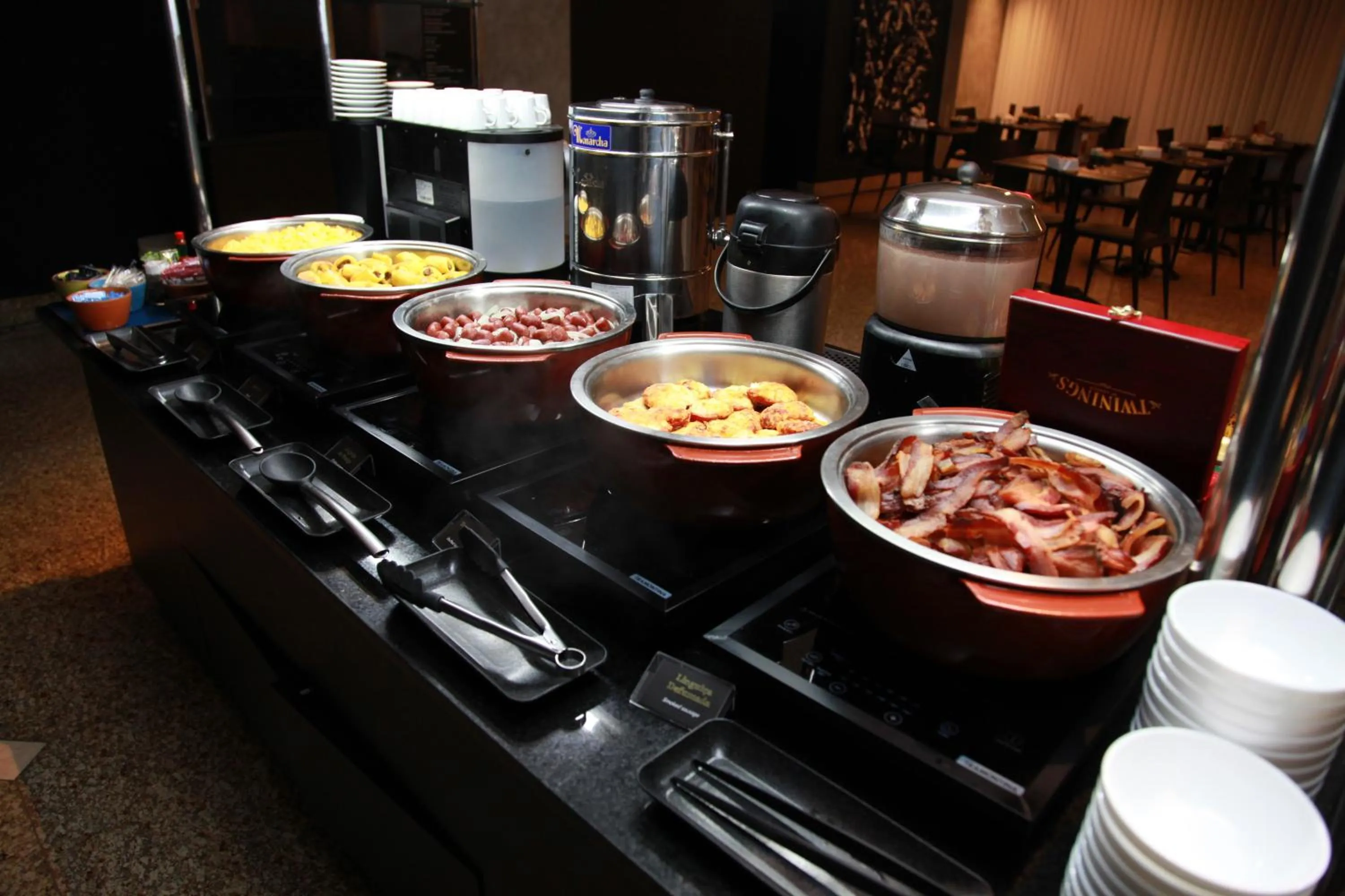 Buffet breakfast in Mercure Belo Horizonte Lourdes