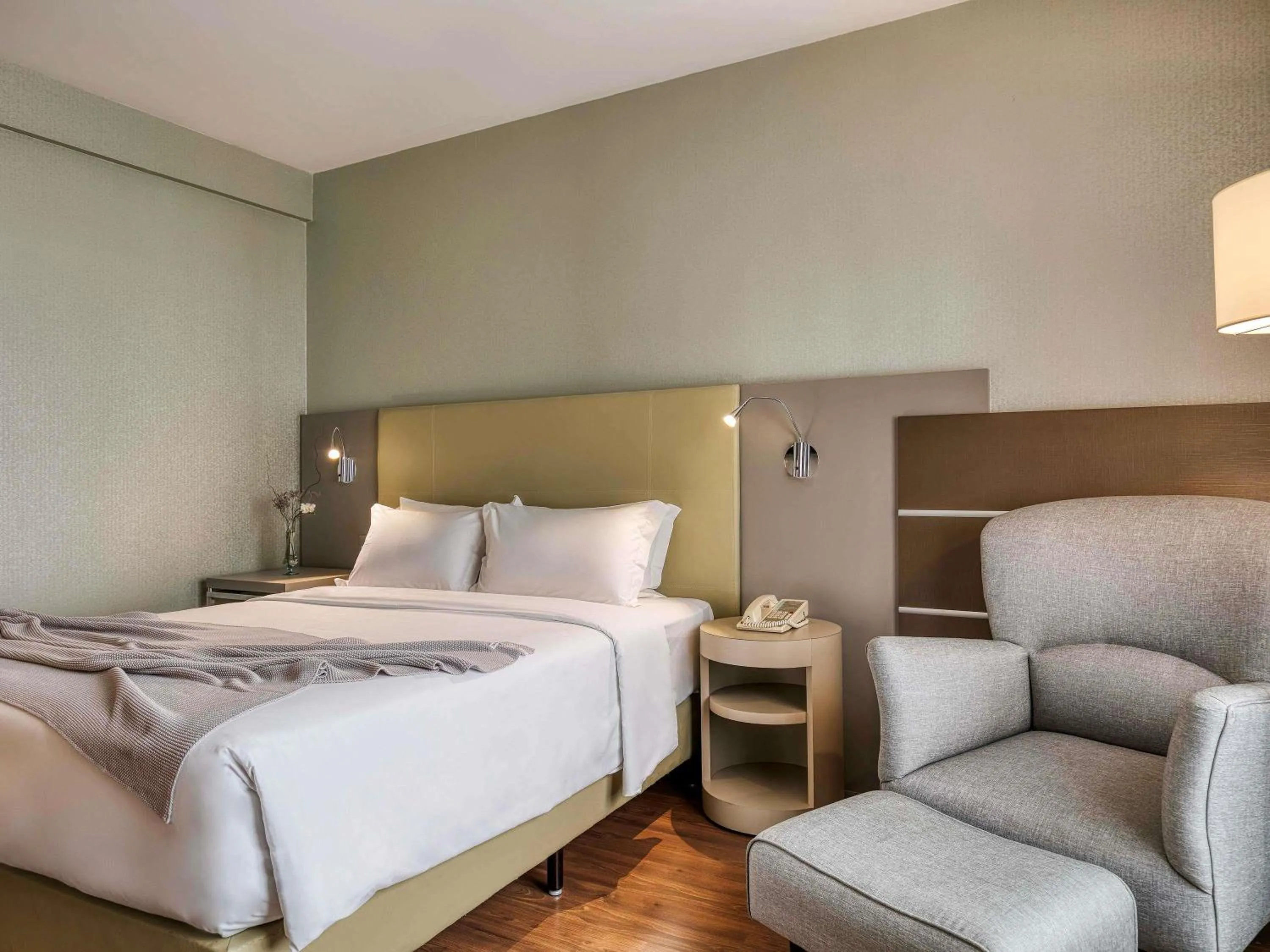 Bedroom, Bed in Mercure Belo Horizonte Lourdes