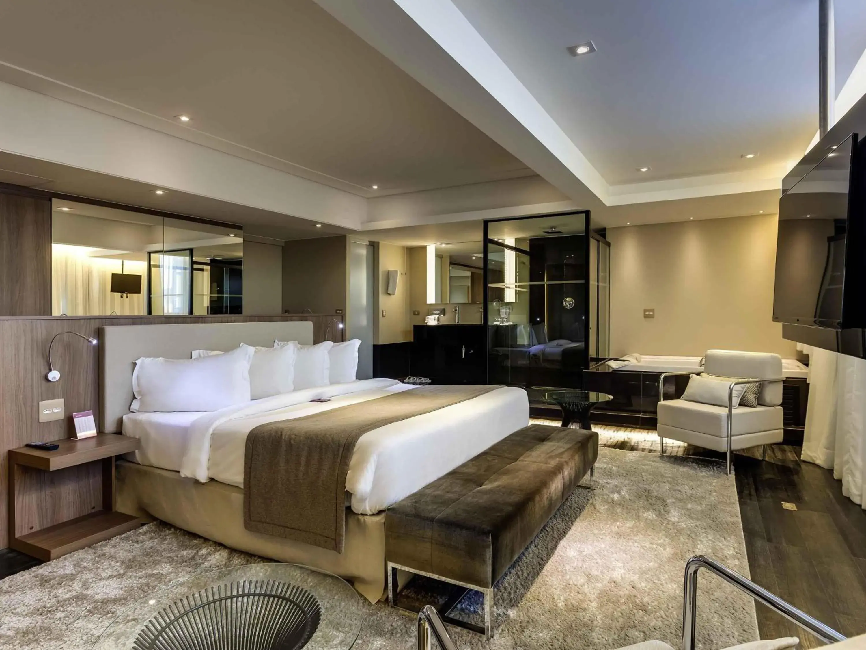 Executive Suite with One Double Bed in Mercure Belo Horizonte Lourdes Executive Suite with One Double Bed in Mercure Belo Horizonte Lourdes