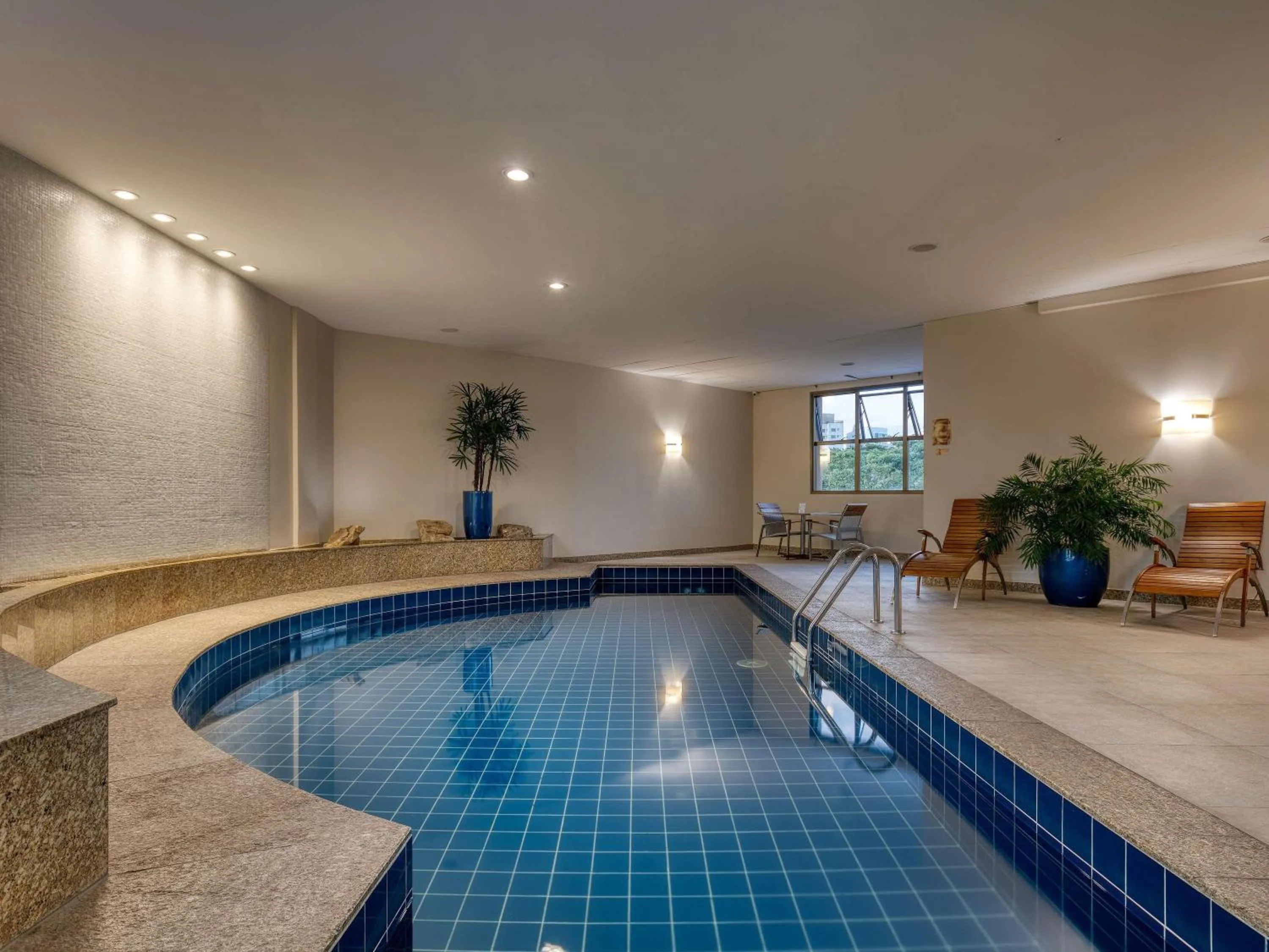 Pool view in Mercure Belo Horizonte Lourdes