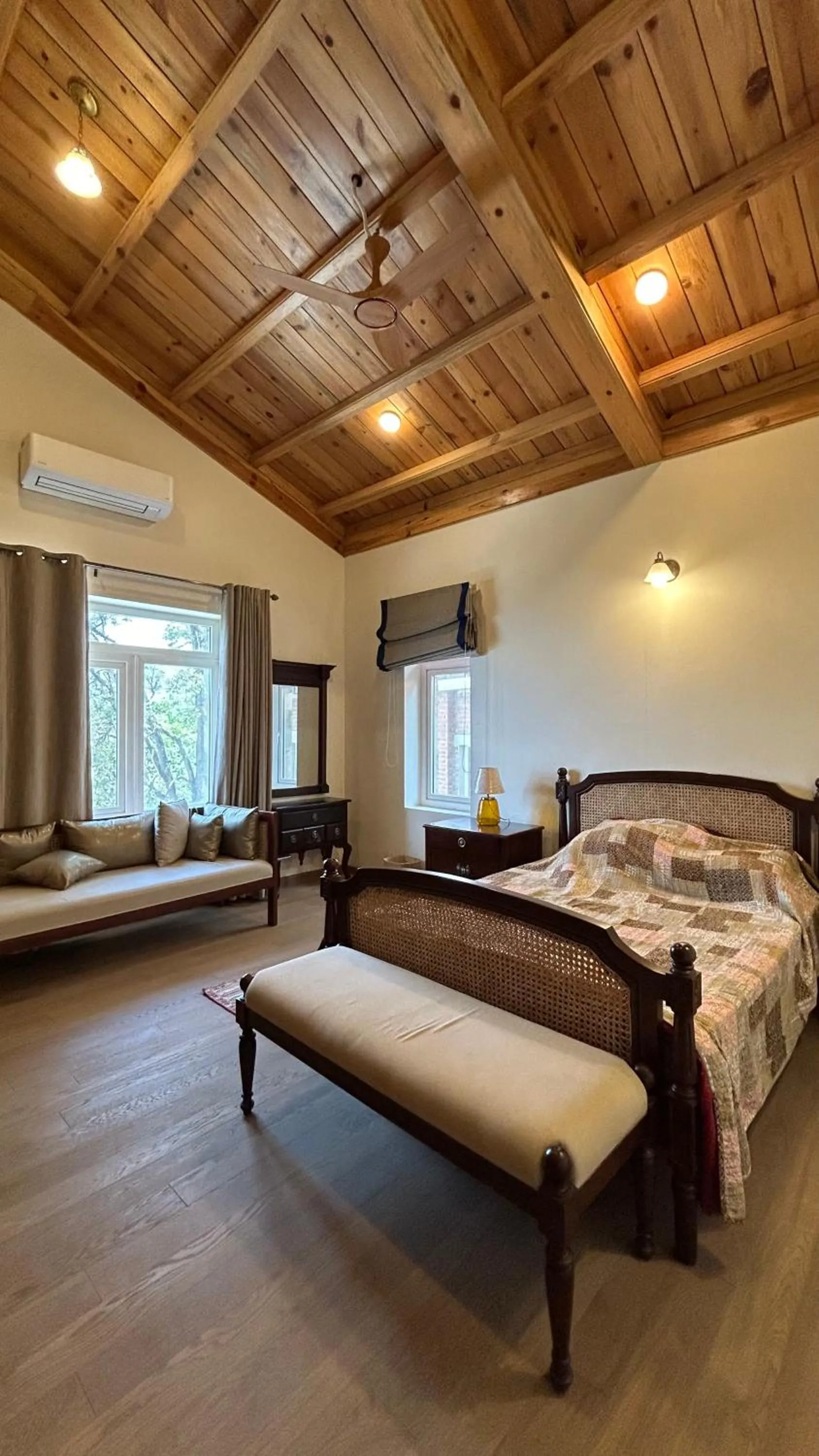 Bed in The Magnolia Lodge