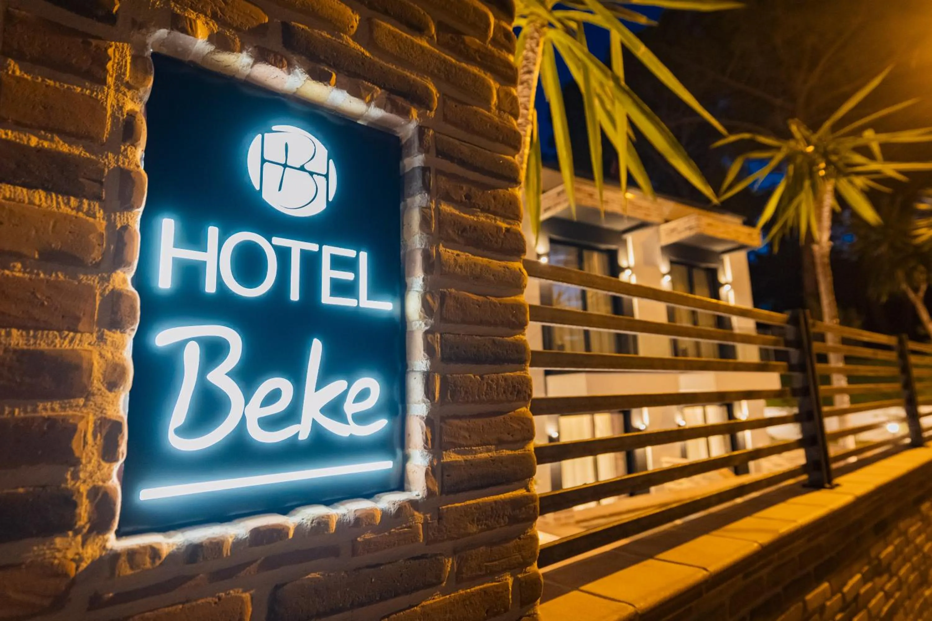 Night in Hotel Beke