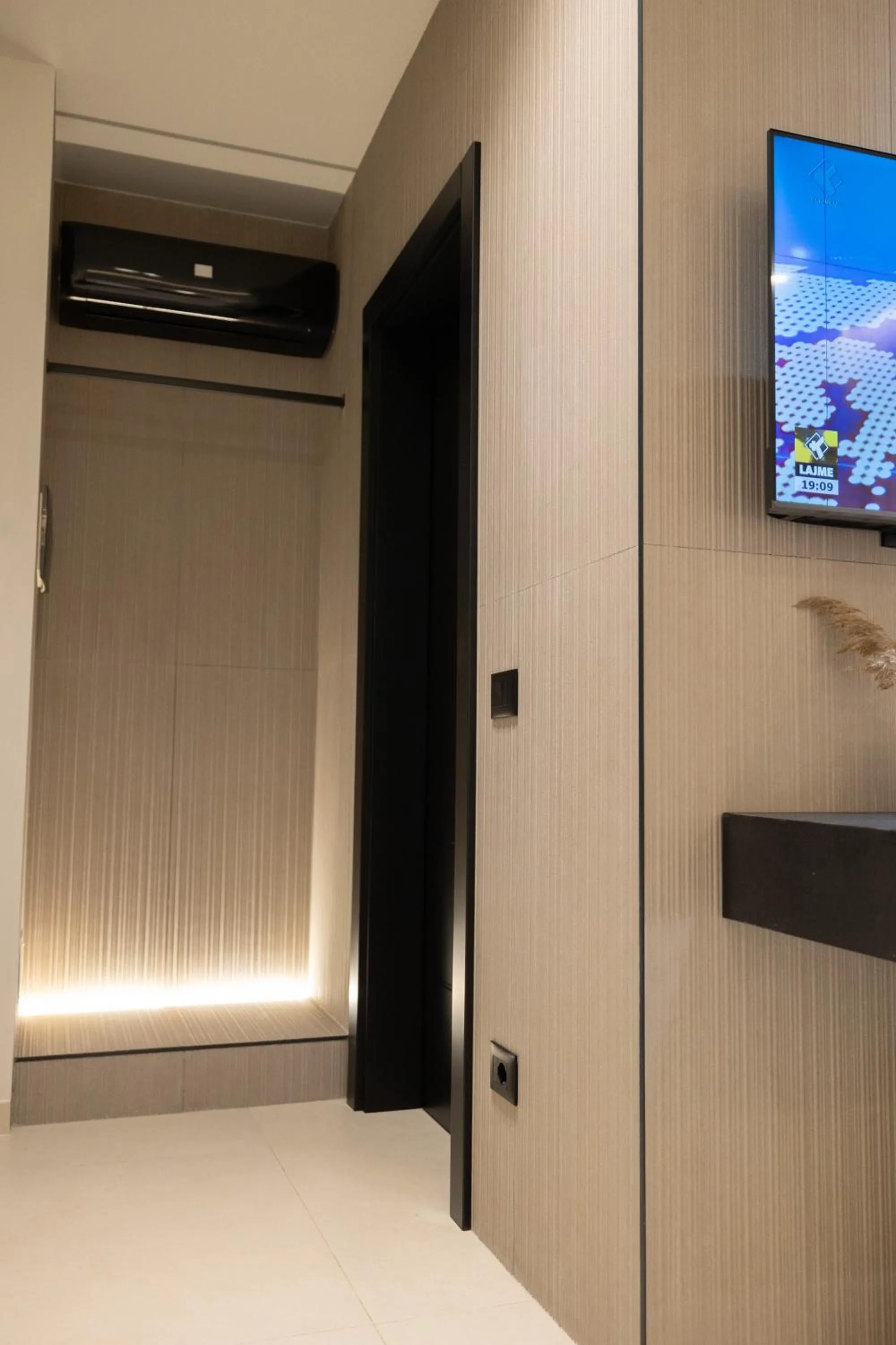 TV and multimedia, Bed in Hotel Beke