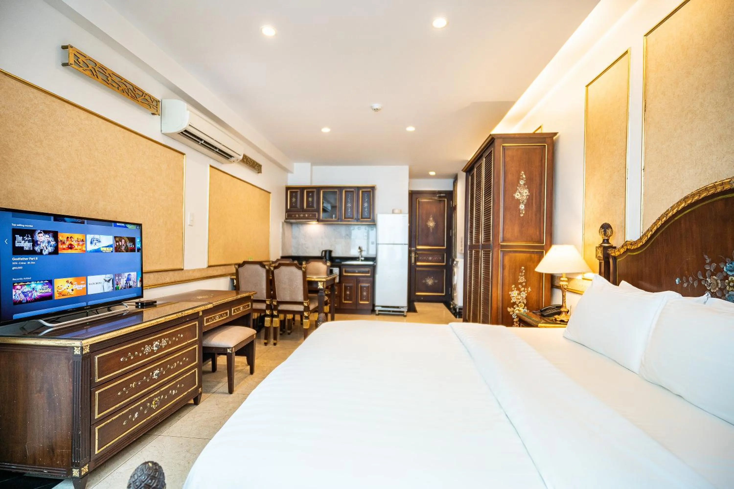 TV and multimedia, Bed in Nicecy Hotel - Apartment Sai Gon City