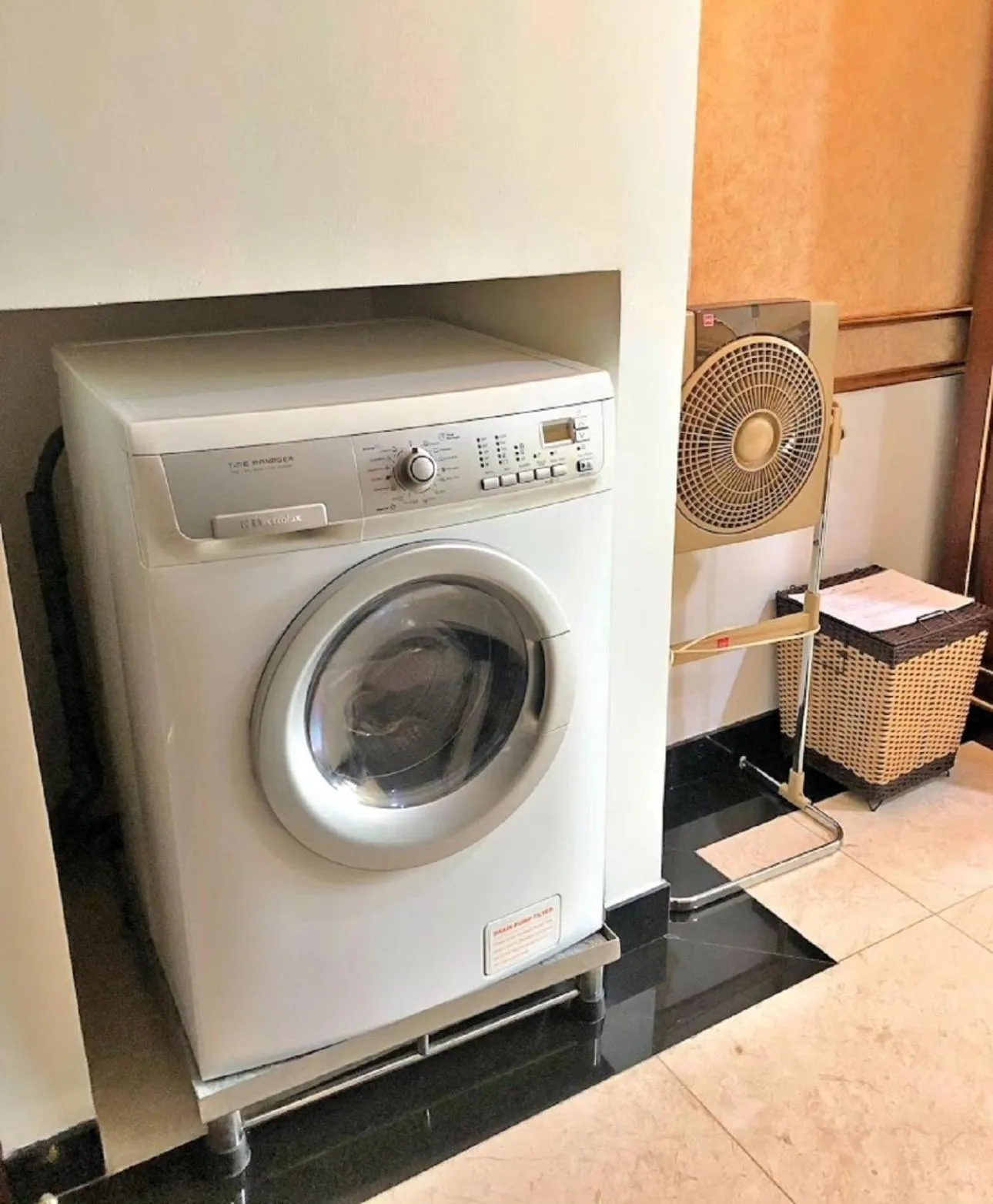 washing machine in Nicecy Hotel - Apartment Sai Gon City