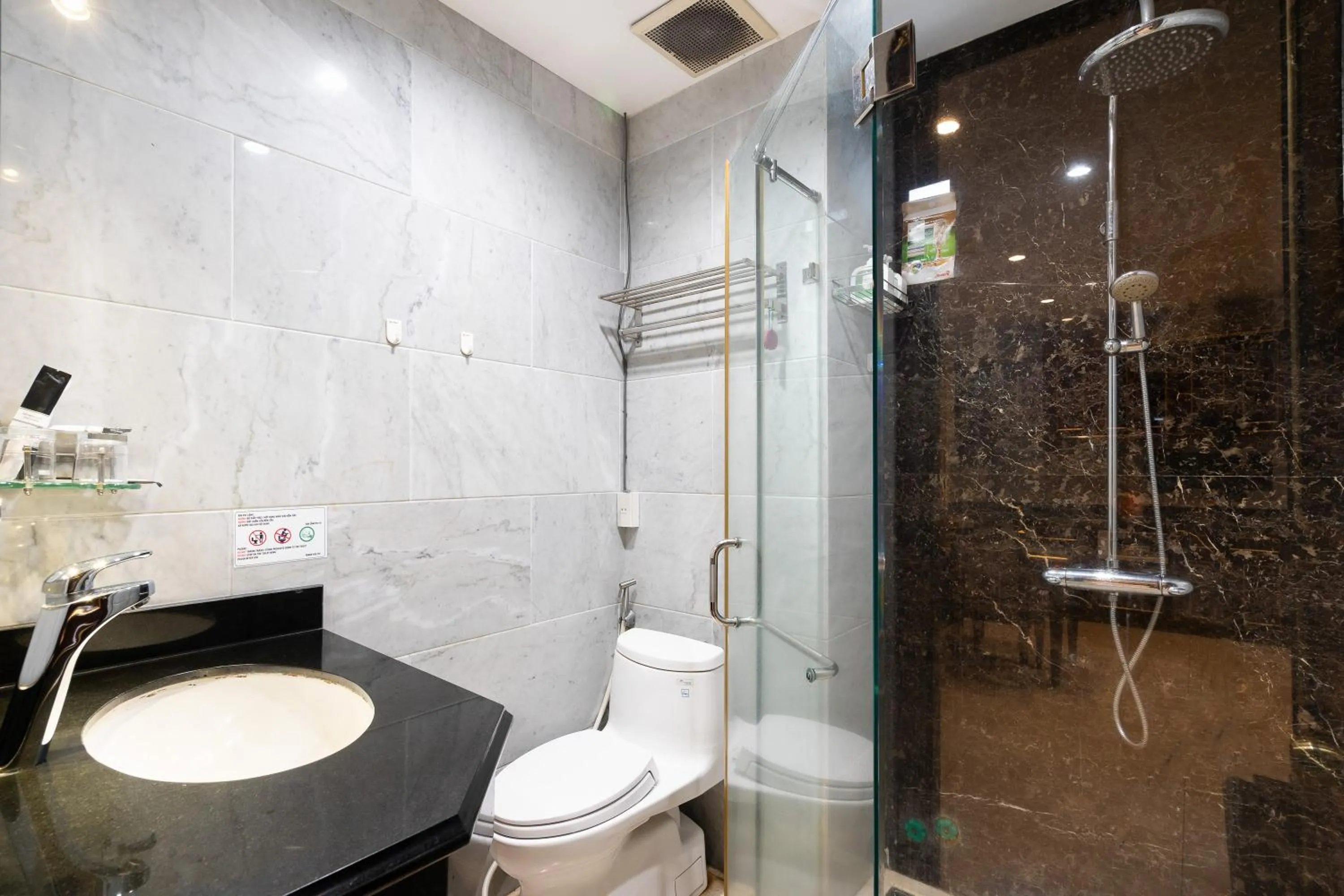 Toilet in Nicecy Hotel - Apartment Sai Gon City