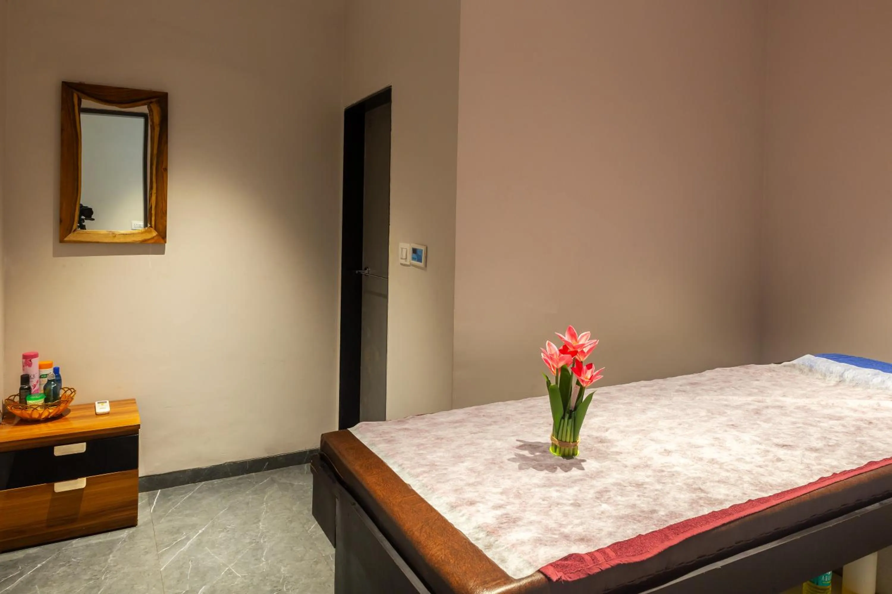 Spa and wellness centre/facilities, Bed in River Estates Resort, Restaurant & Spa by Vibescapes