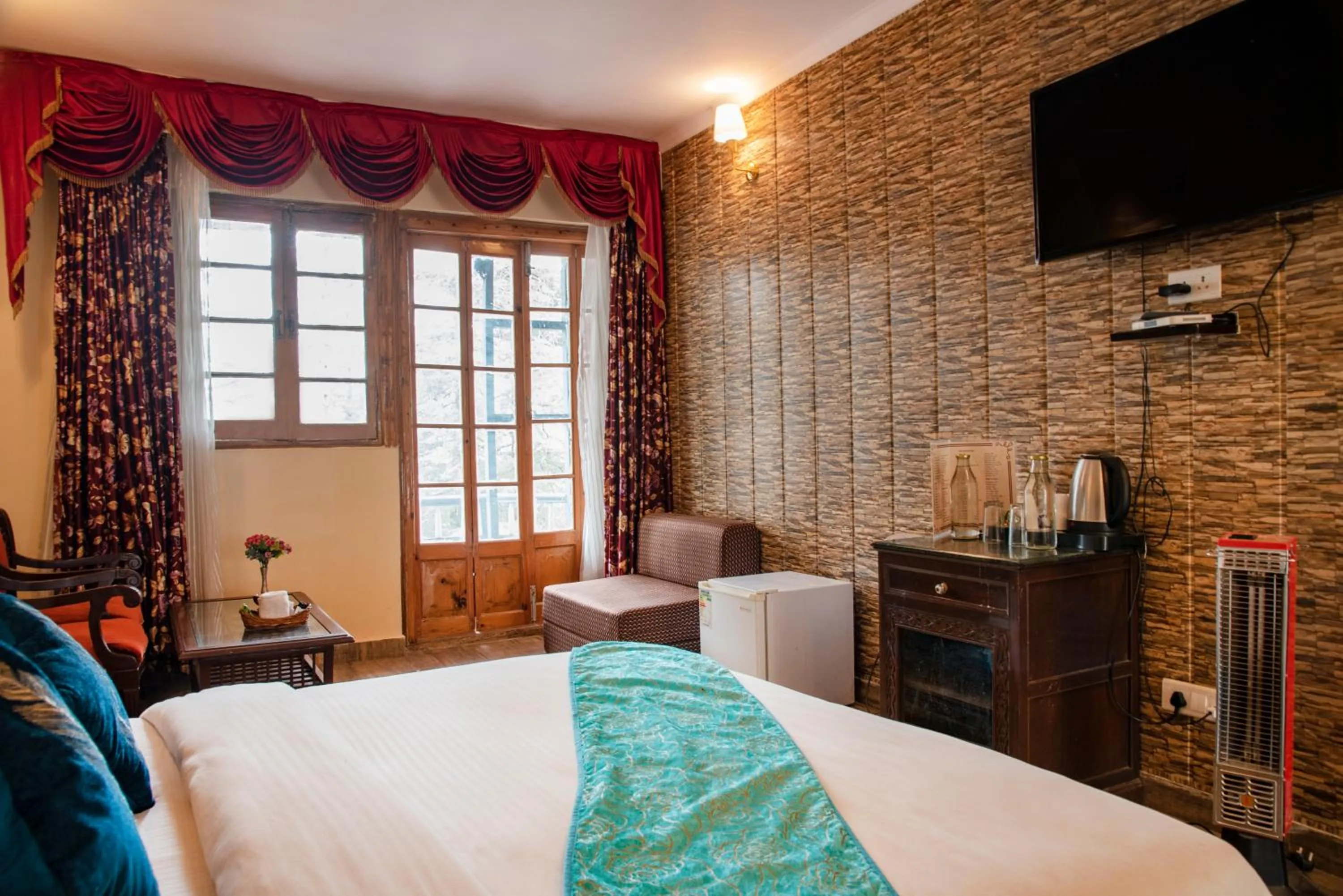 Bed in Shimla British Resort