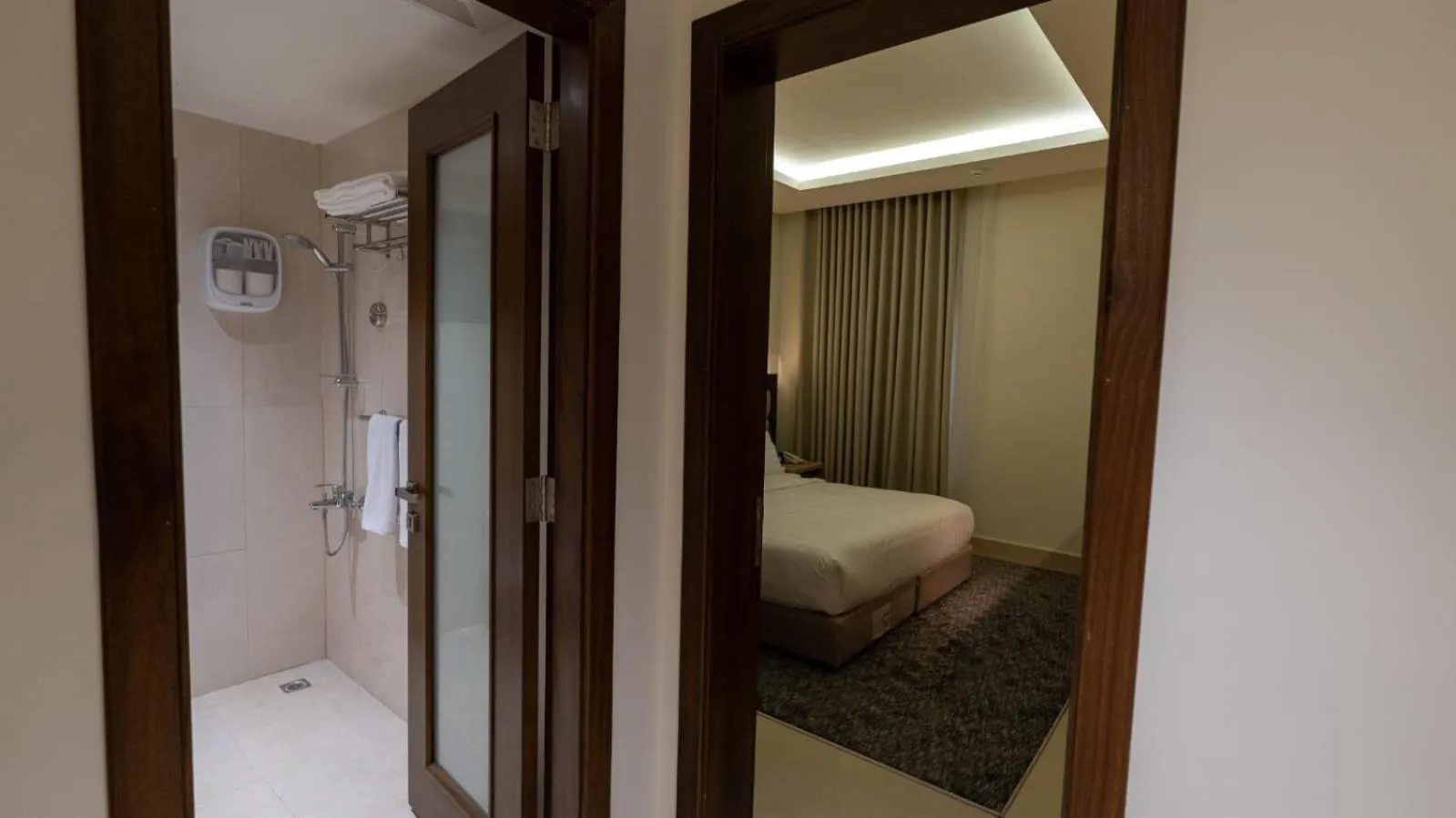 Bathroom, Bed in Maskan Alolya Serviced Apartment