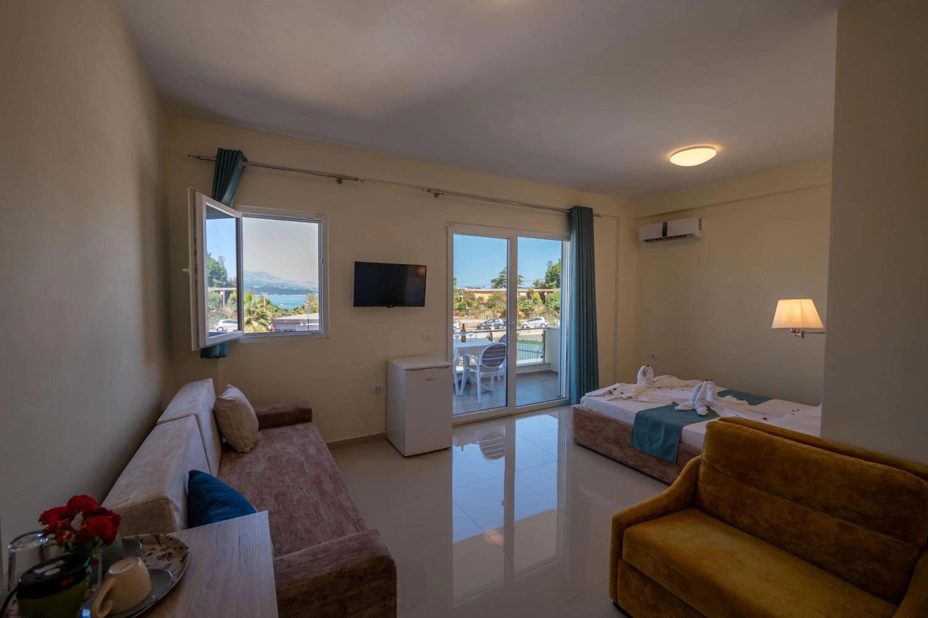 Quadruple Room with Balcony in Golden Hotel