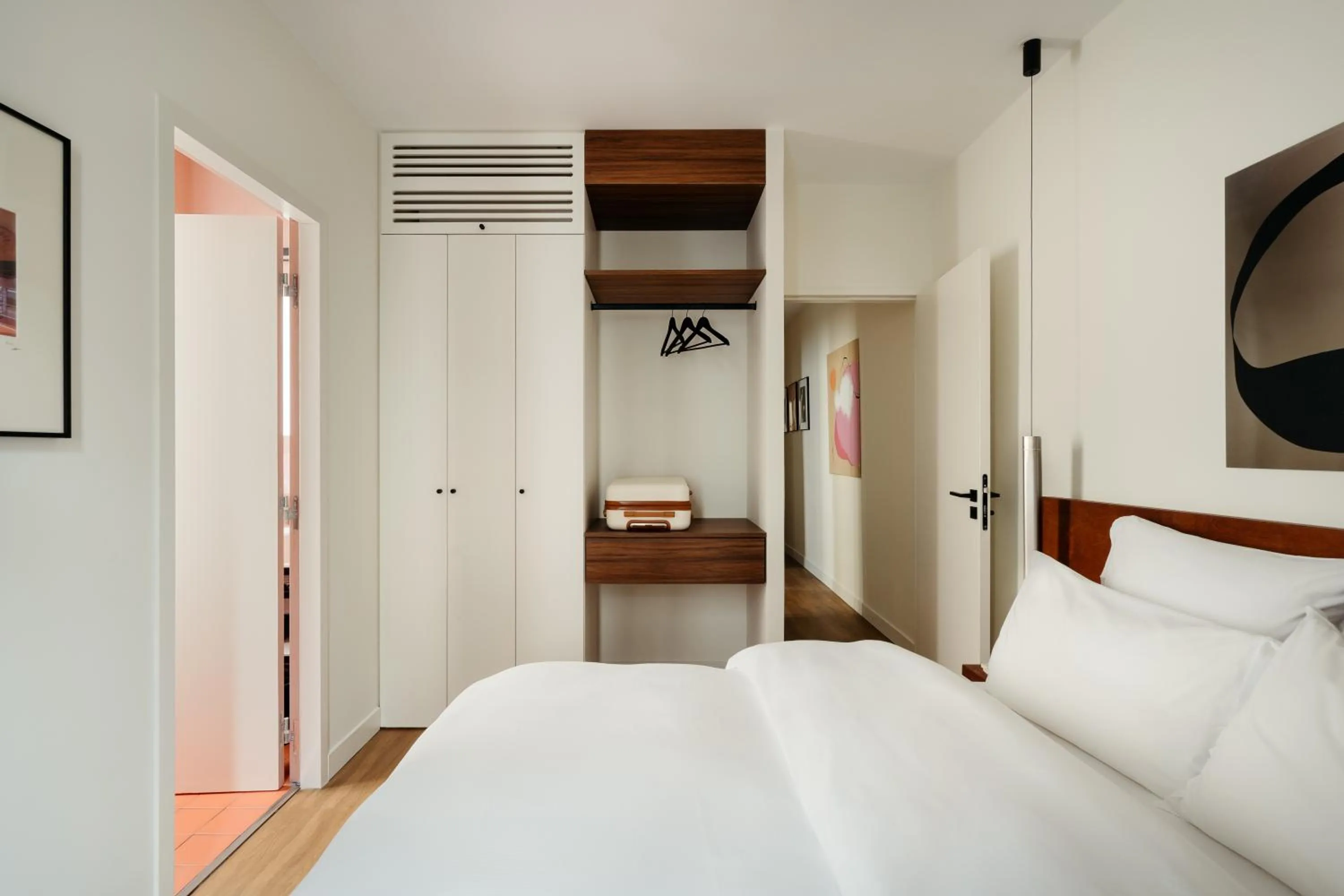 TV and multimedia, Bed in Edgar Suites Marais - Temple