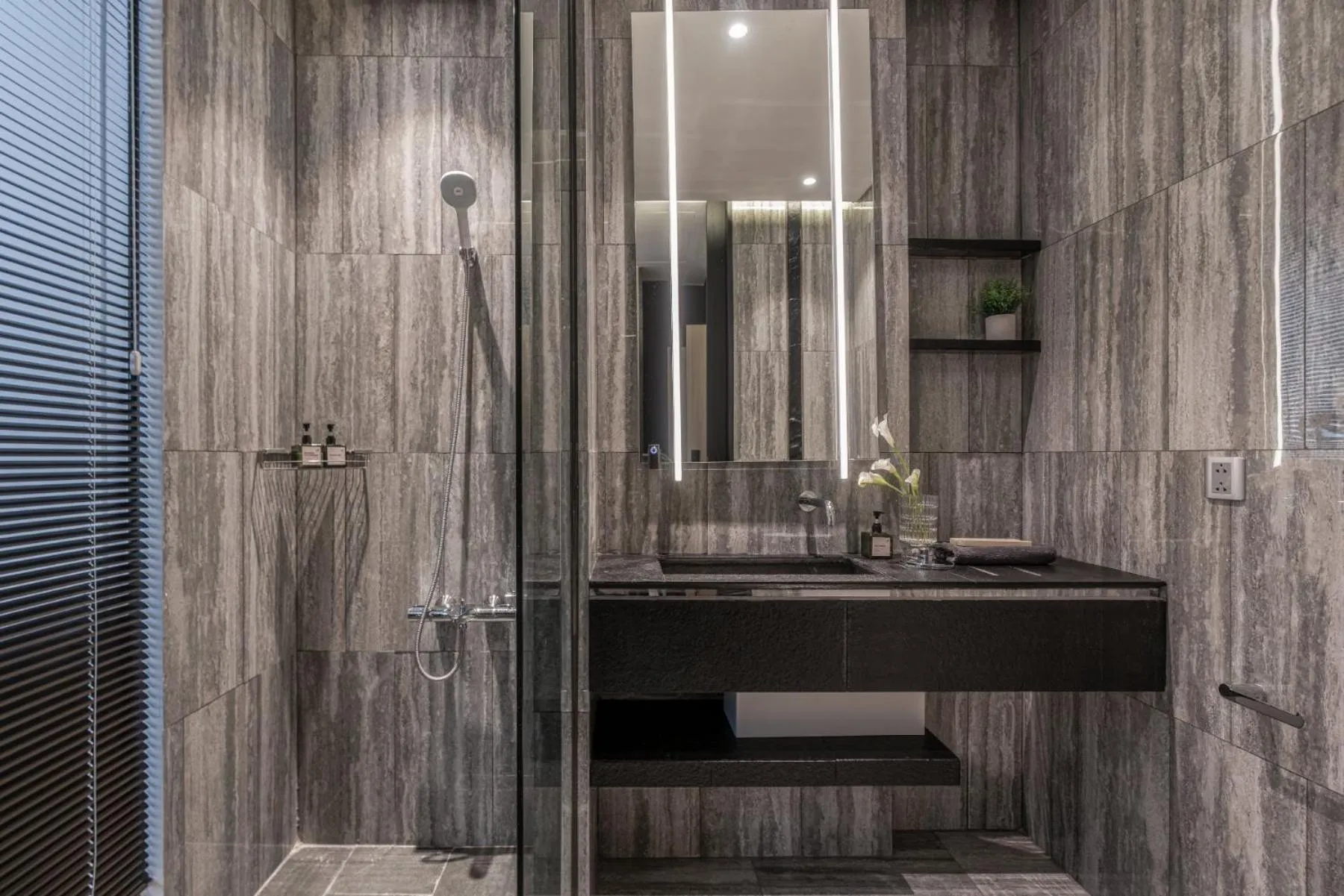 Shower in M Village Nguyễn Kiệm - Cosmo Airport Hotel