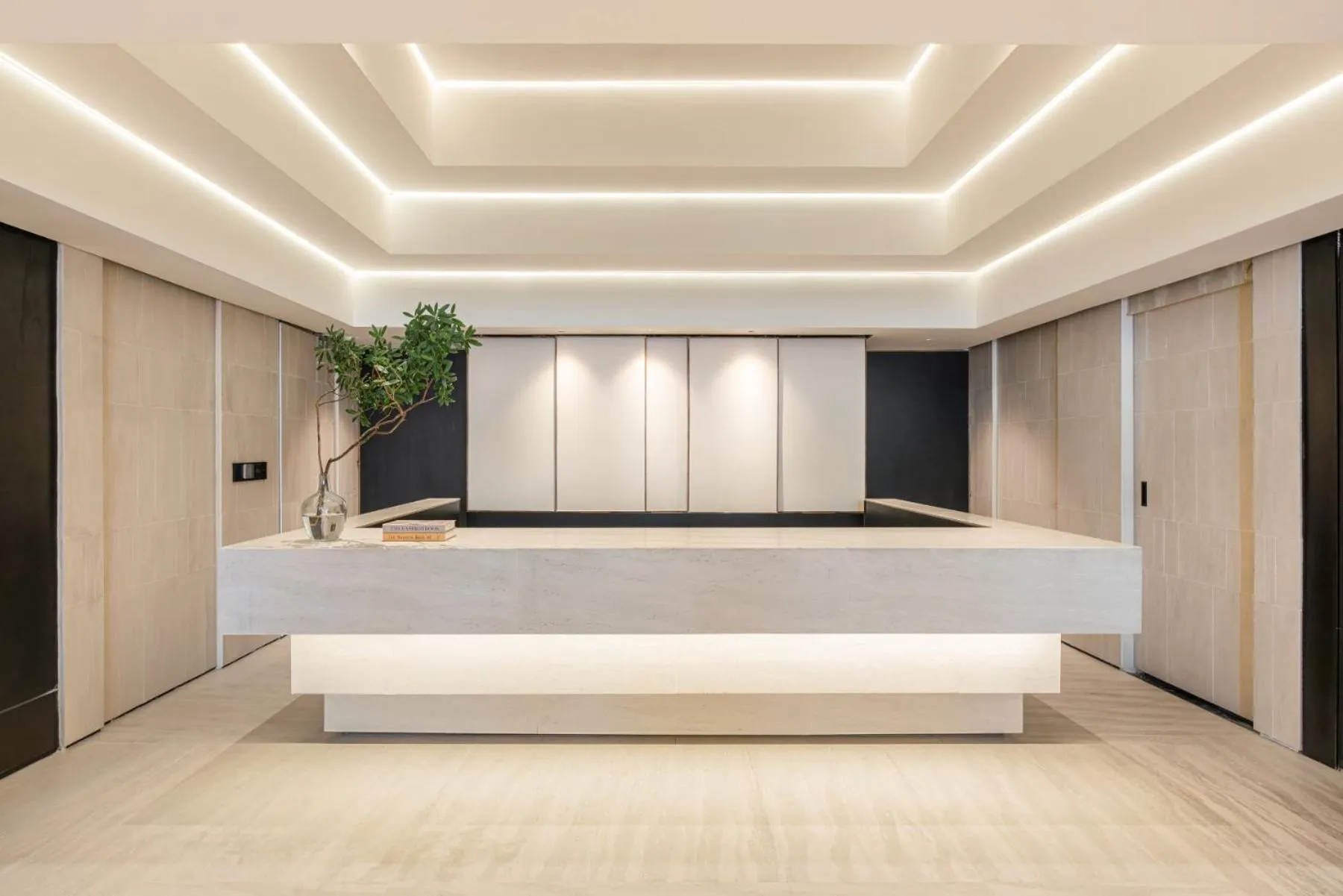 Lobby or reception in M Village Nguyễn Kiệm - Cosmo Airport Hotel