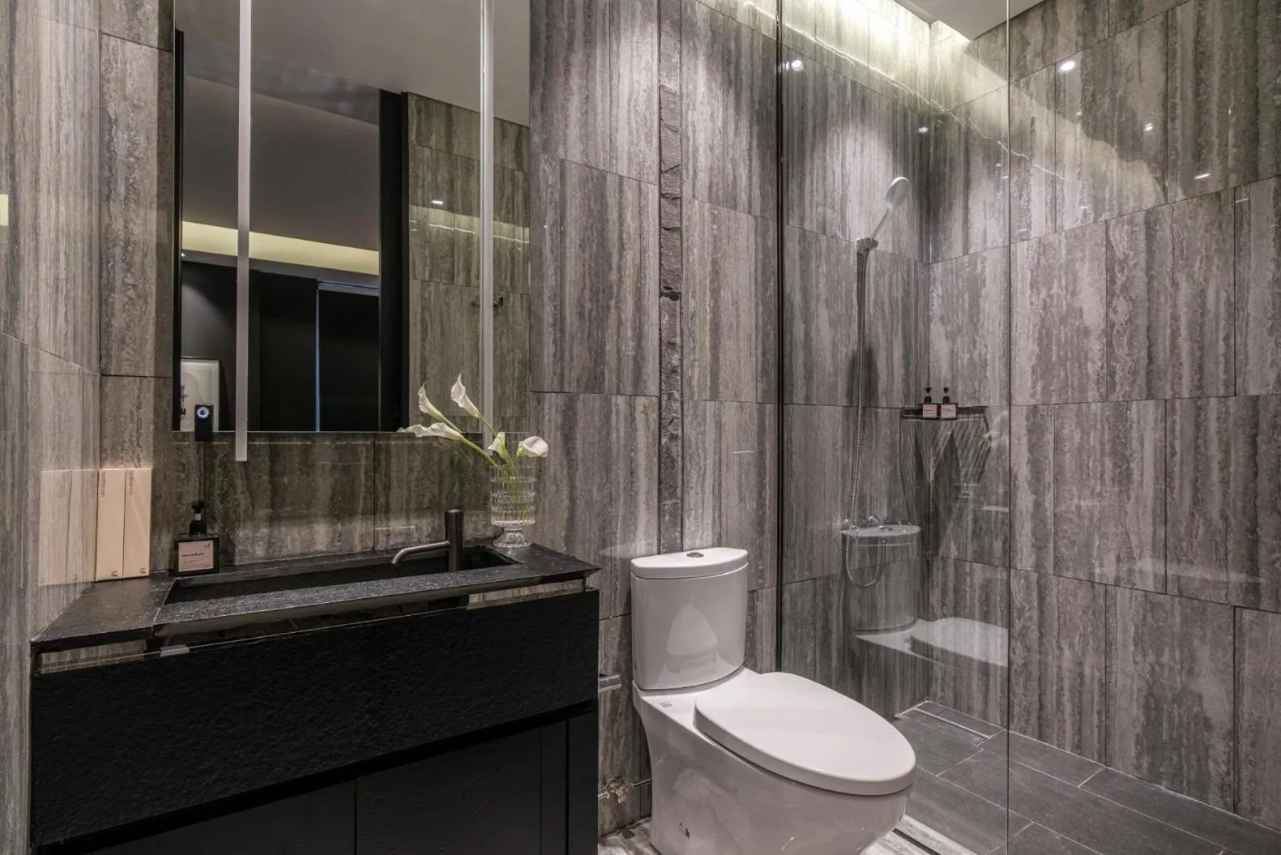 Shower in M Village Nguyễn Kiệm - Cosmo Airport Hotel