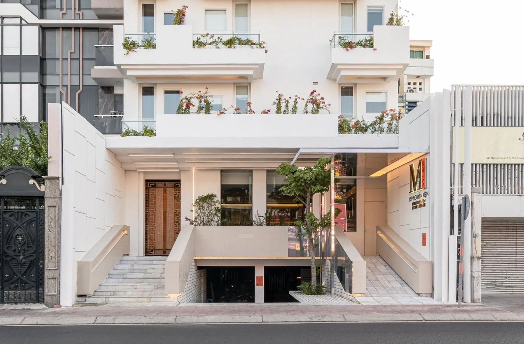 Property building in M Village Nguyễn Kiệm - Cosmo Airport Hotel