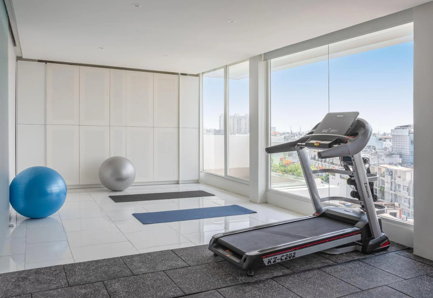 Fitness centre/facilities in M Village Nguyễn Kiệm - Cosmo Airport Hotel