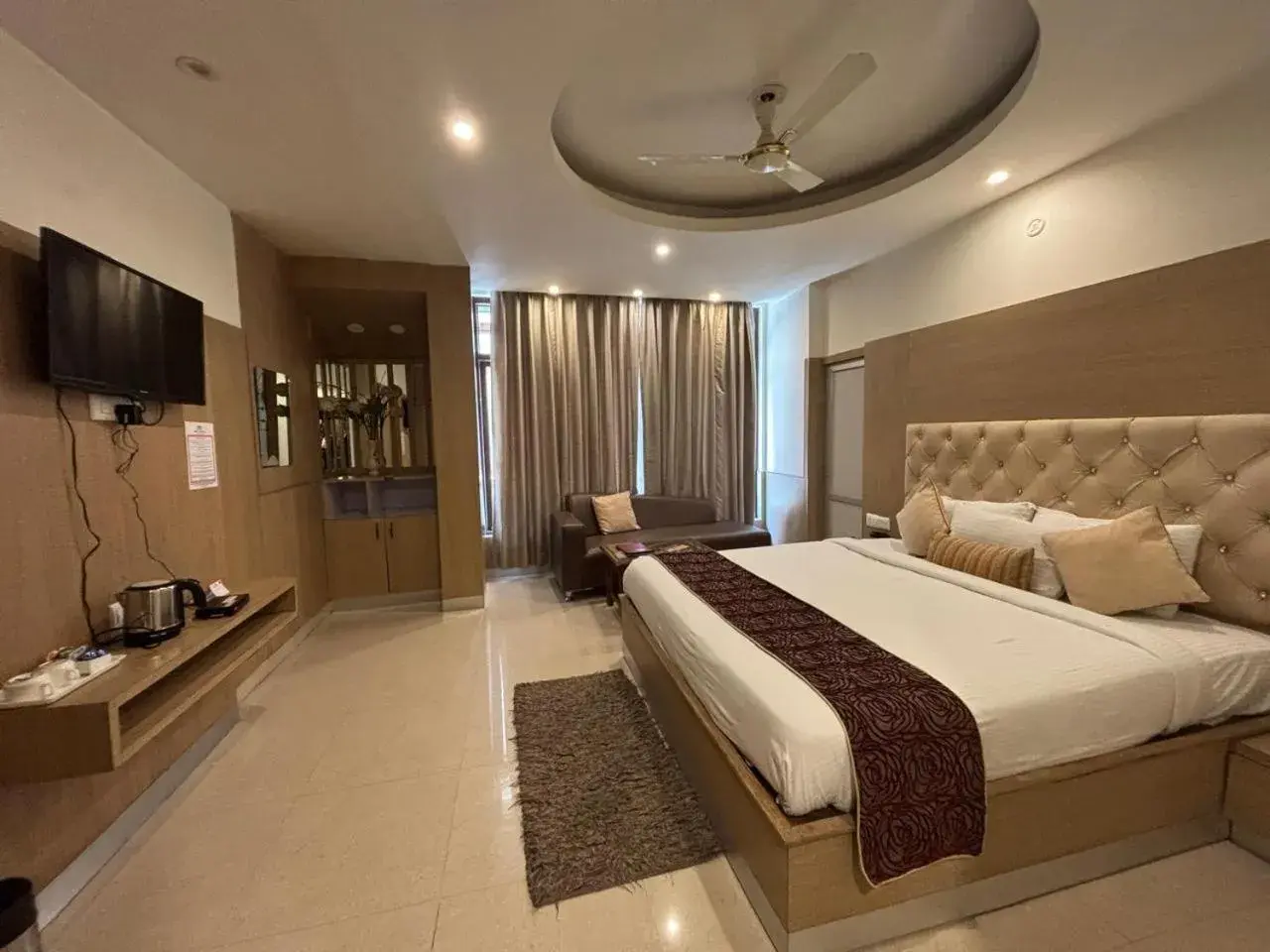 Deluxe Double Room in Hotel Bob's N Barley Luxury Room Best Hotel in McLeod Ganj Deluxe Double Room in Hotel Bob's N Barley Luxury Room Best Hotel in McLeod Ganj