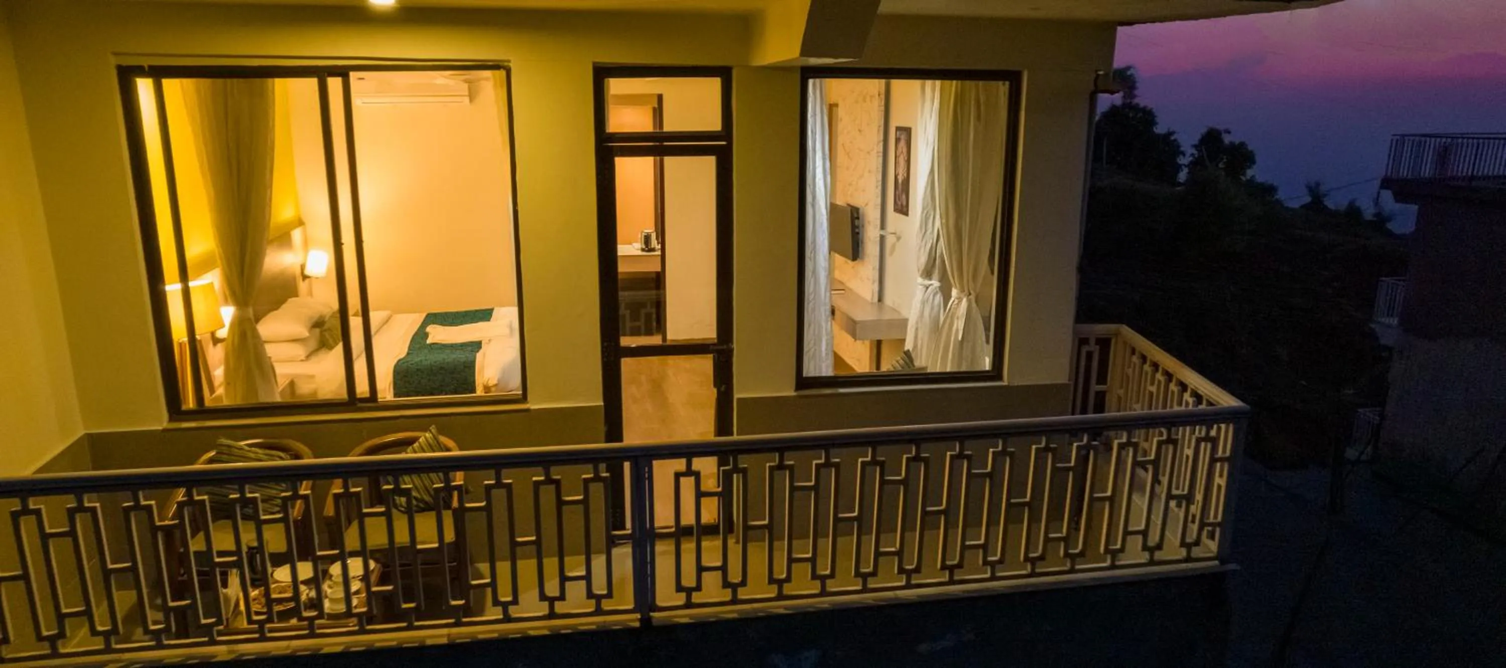 Night in Hotel Bob's N Barley Luxury Room Best Hotel in McLeod Ganj