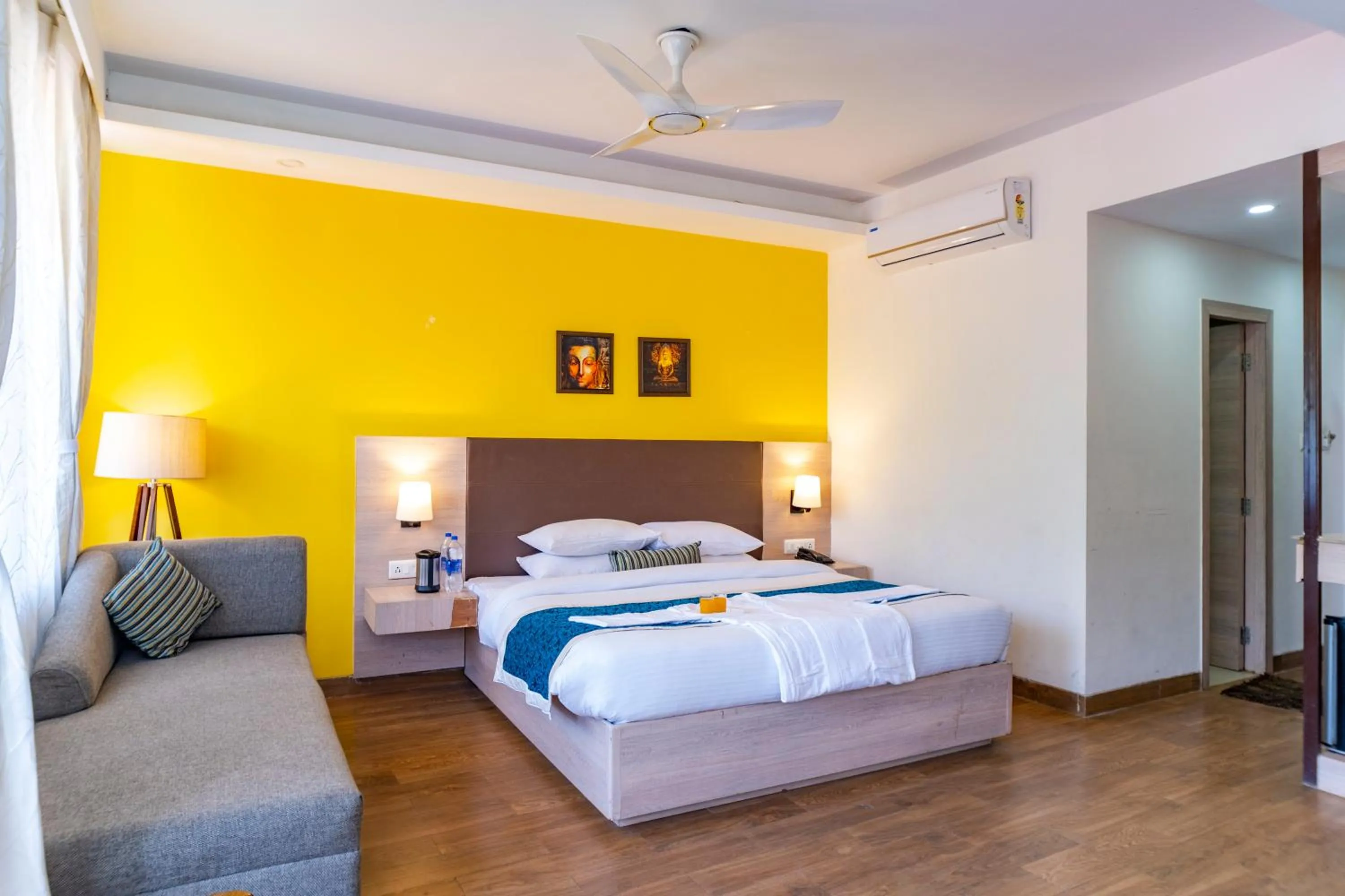 Bed in Hotel Bob's N Barley Luxury Room Best Hotel in McLeod Ganj